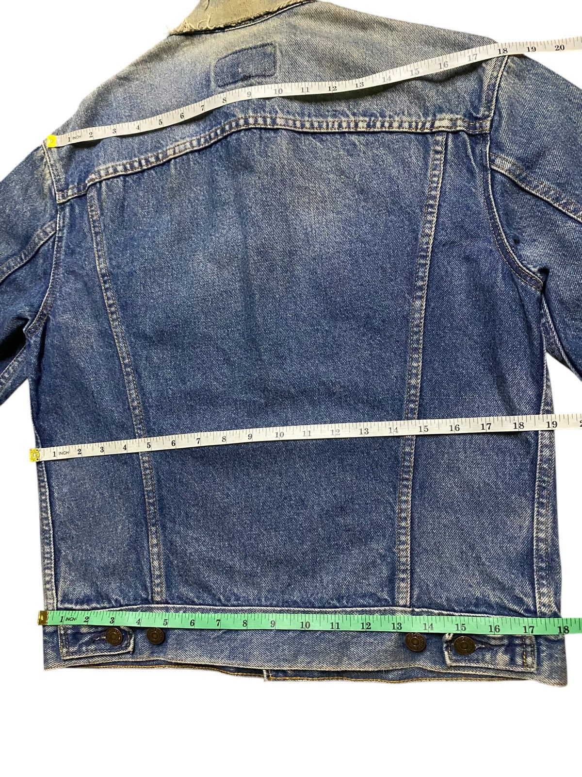 Levi's 1980s Levi's denim jacket in blue, with a distressed look Size US S / EU 44-46 / 1 - 12 Thumbnail