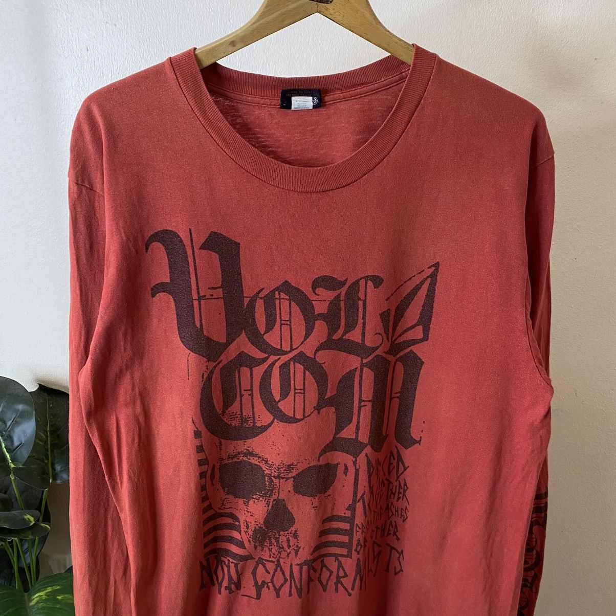 Volcom Vintage 2000s Volcom Skateboard Skulls Graphic LS Skater Tee Size US L / EU 52-54 / 3 - 2 Thumbnail