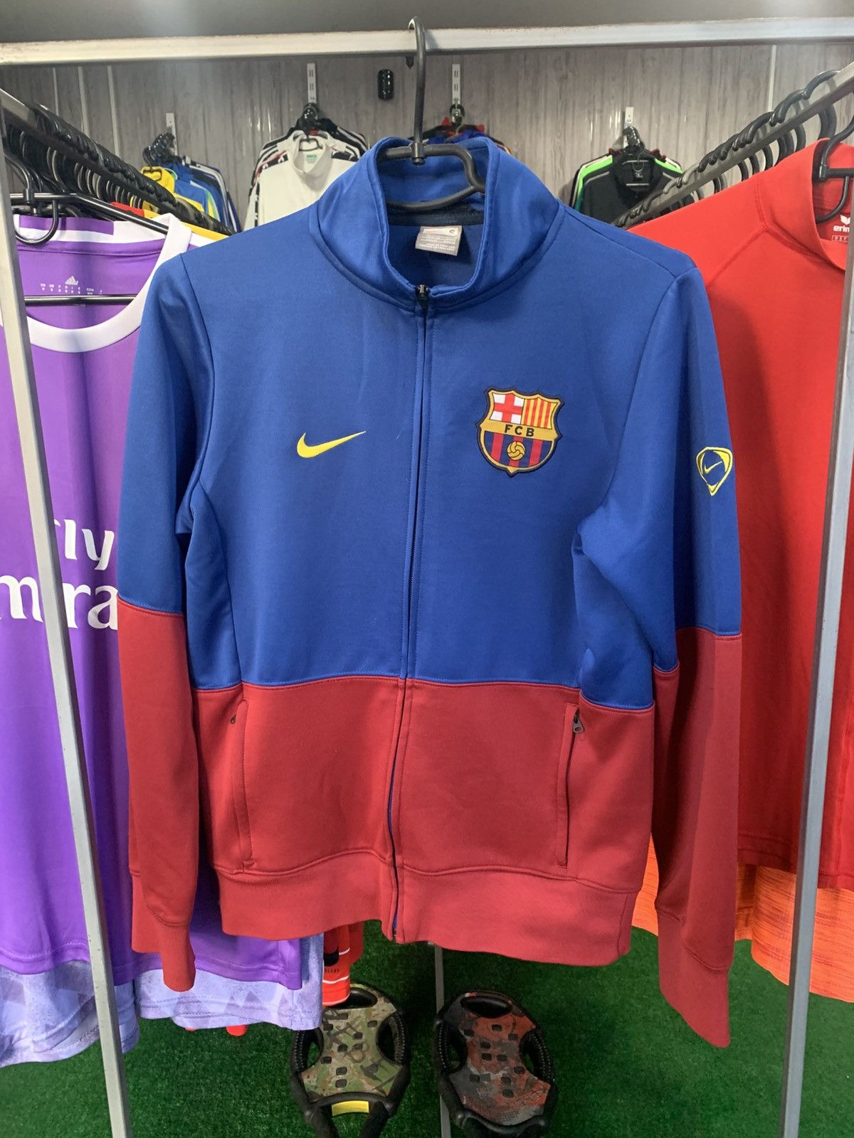 Nike × Vintage FC Barcelona Football Blue Red Jacket Vintage Size S Size US S / EU 44-46 / 1 - 1 Thumbnail