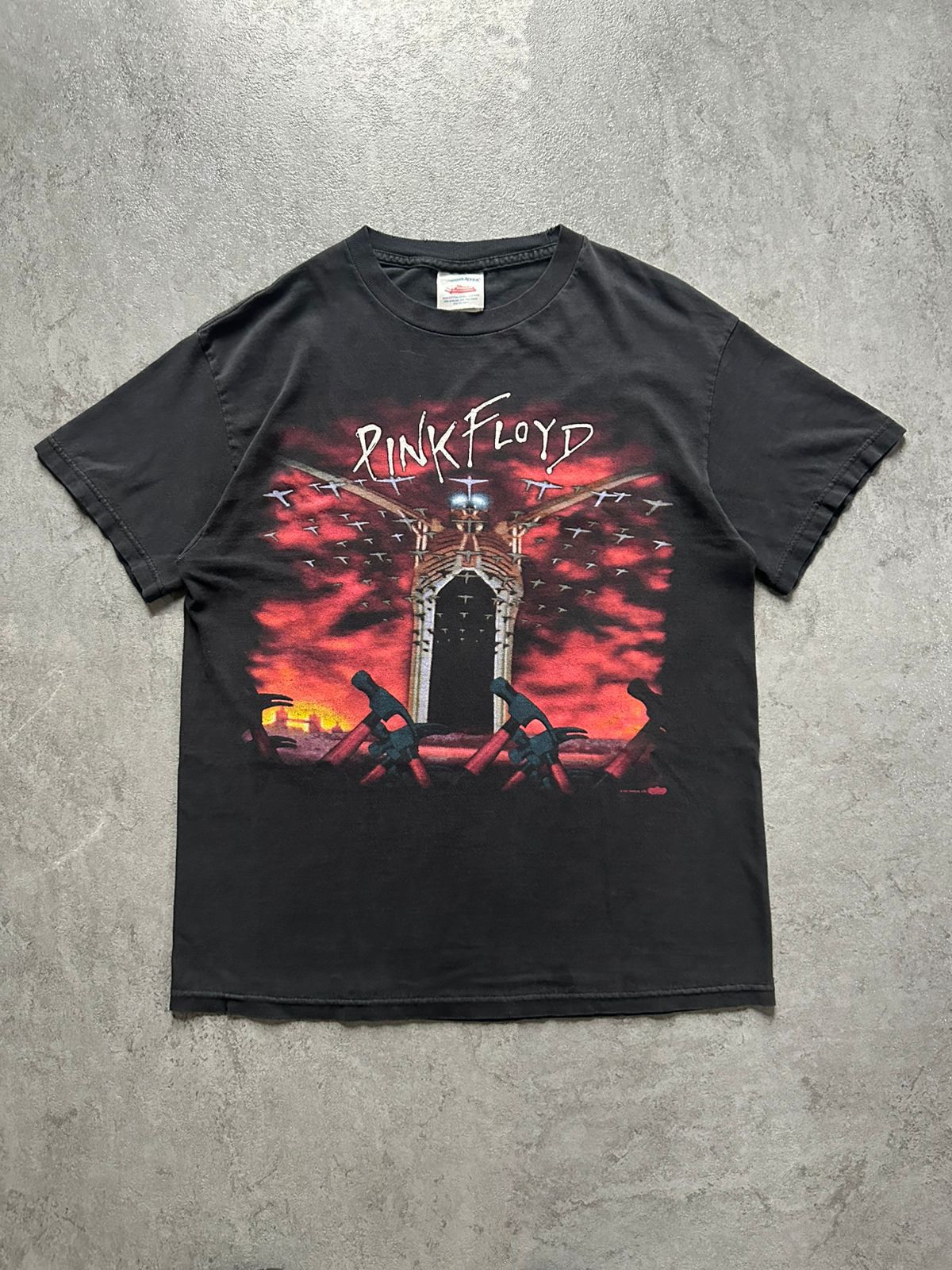 Vintage Vintage Pink Floyd the wall tee Size US M / EU 48-50 / 2 - 1 Thumbnail
