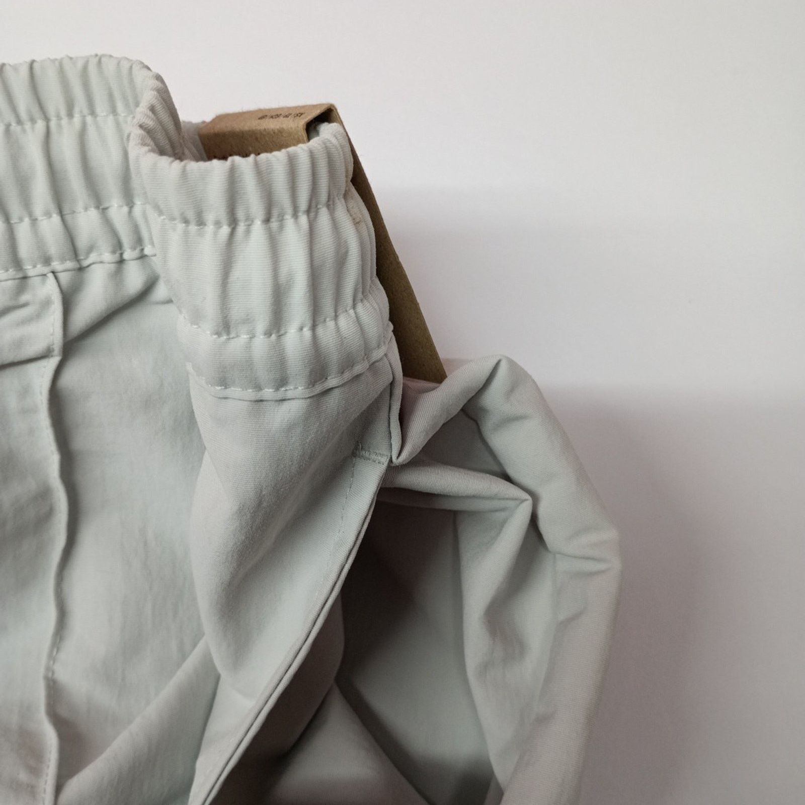 Nike Nike Shorts Women's Size XS Silver Woven Mid Rise 5" Inseam Size 26" / US 2 / IT 38 - 2 Thumbnail