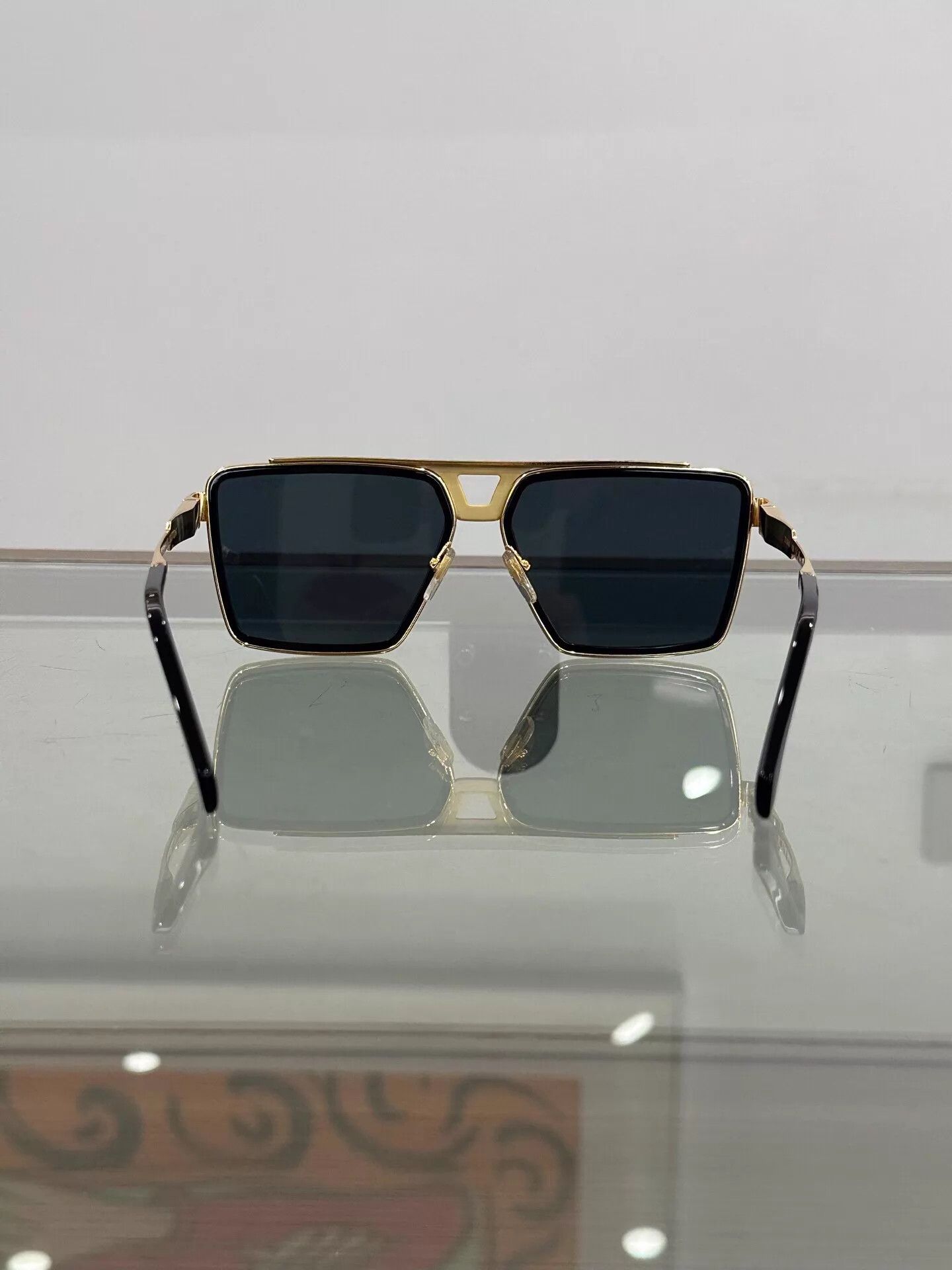 Louis Vuitton LV Monogram Logo Gold Sunglasses Size ONE SIZE - 5 Thumbnail