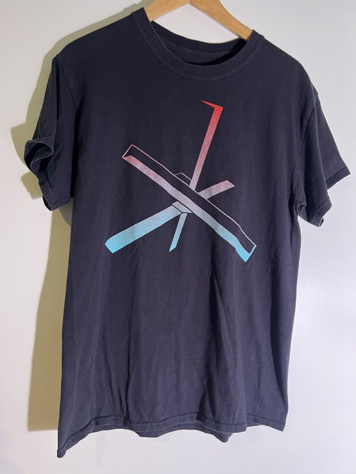 Band Tees 2019 The Chainsmokers WWJ EDM Rave Electronic Tour T Shirt Size US M / EU 48-50 / 2 - 1 Thumbnail