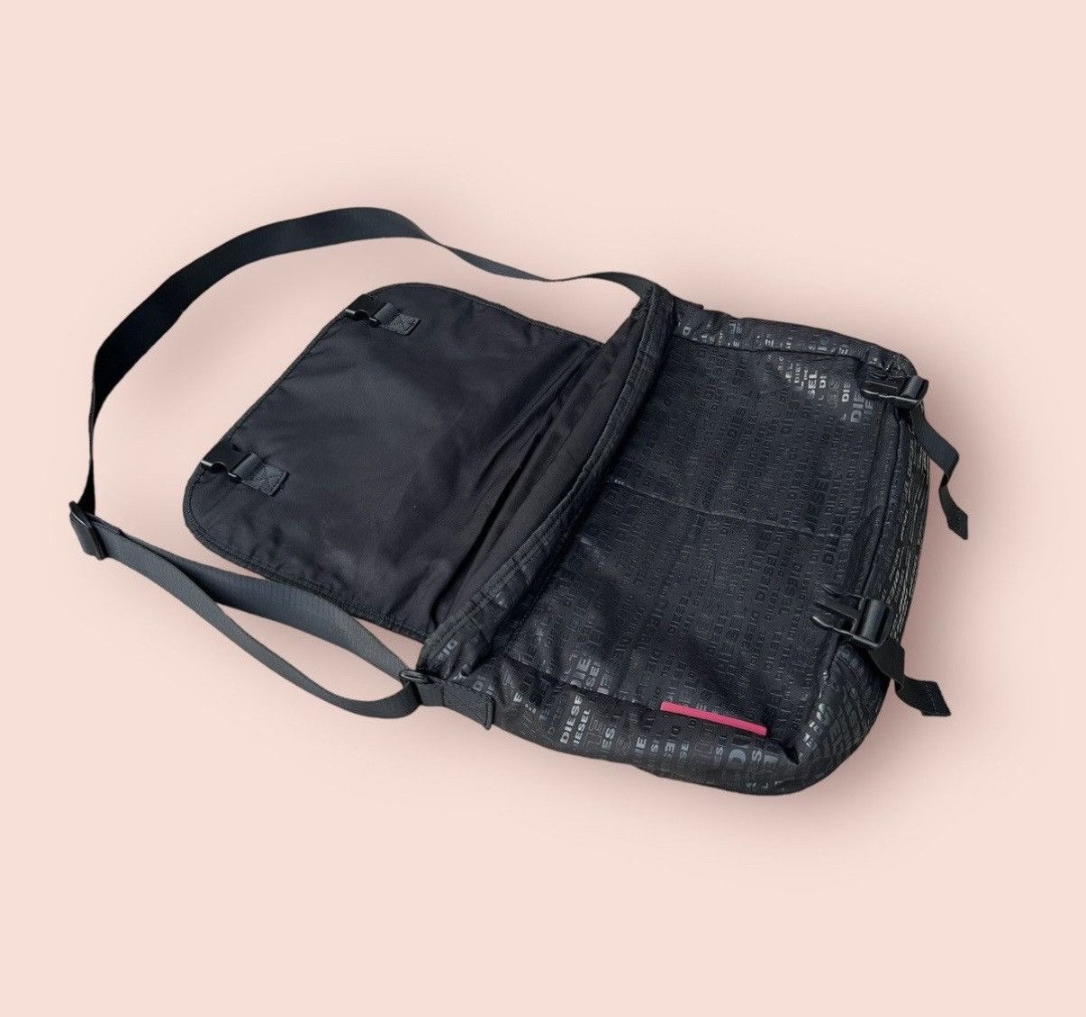 Diesel DIESEL SPELLS MONOGRAM LAPTOP PADDED CROSSBODY MESSENGER BAG Size ONE SIZE - 11 Thumbnail