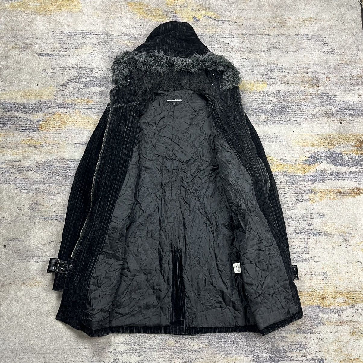 In The Attic In the attic trim fur parka bondage parka jacket vkei style Size US L / EU 52-54 / 3 - 8 Thumbnail
