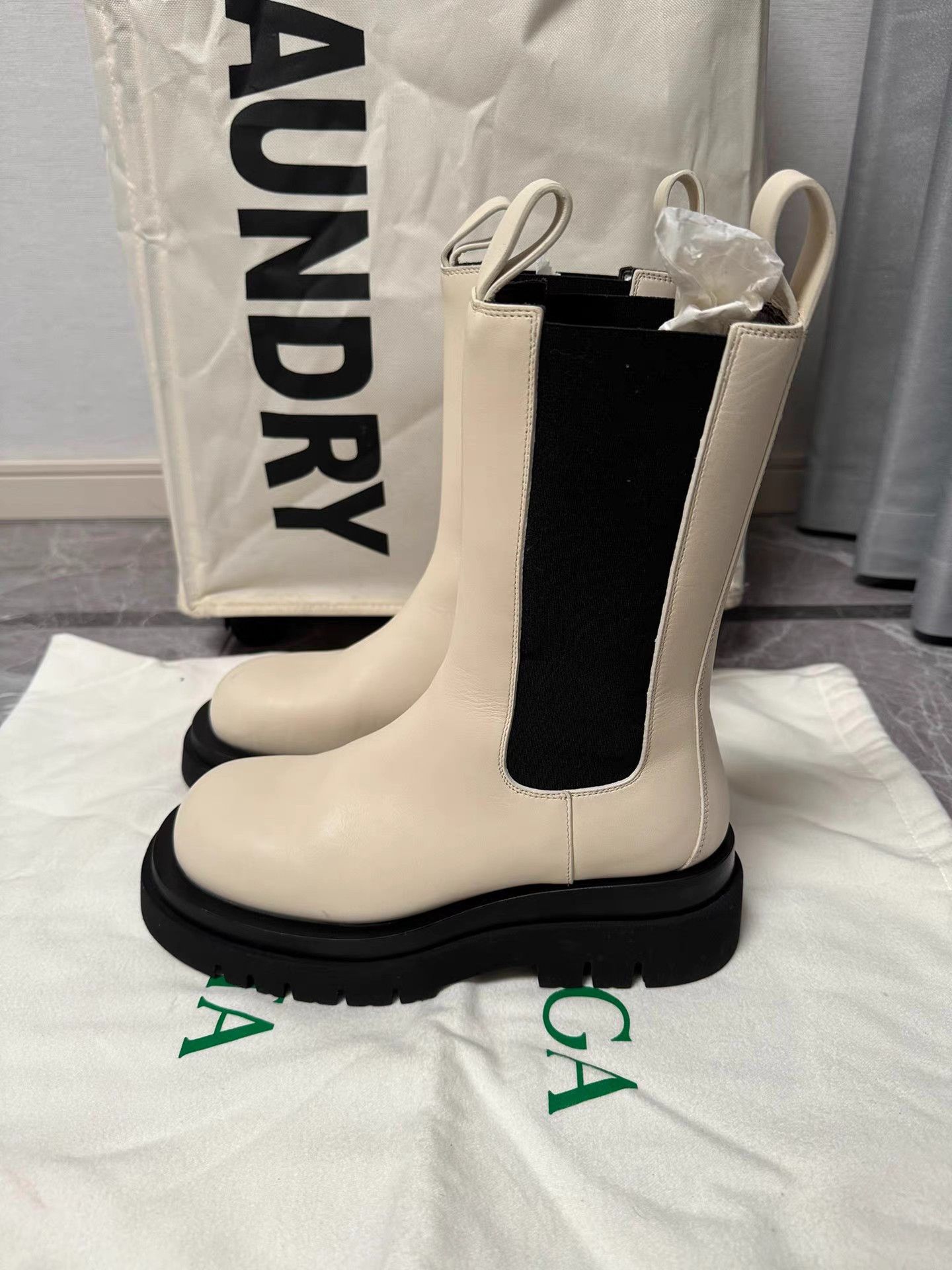 Bottega Veneta Bottega Veneta White & Black Platform Chelsea Boots K6 Size US 6 / IT 36 - 1 Thumbnail