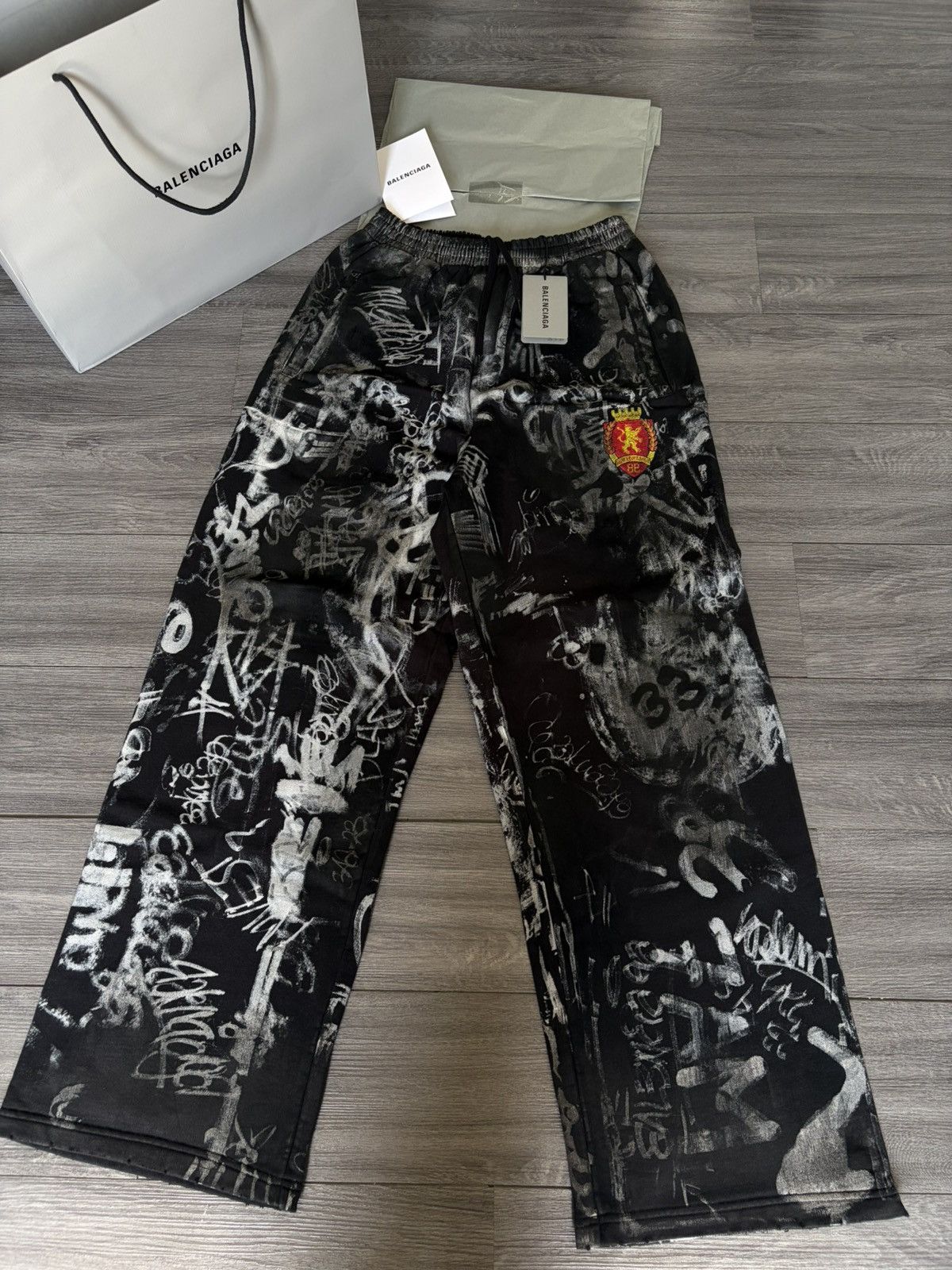 Balenciaga Balenciaga Skater Graffiti Sweatpant DS Size US 30 / EU 46 - 1 Thumbnail