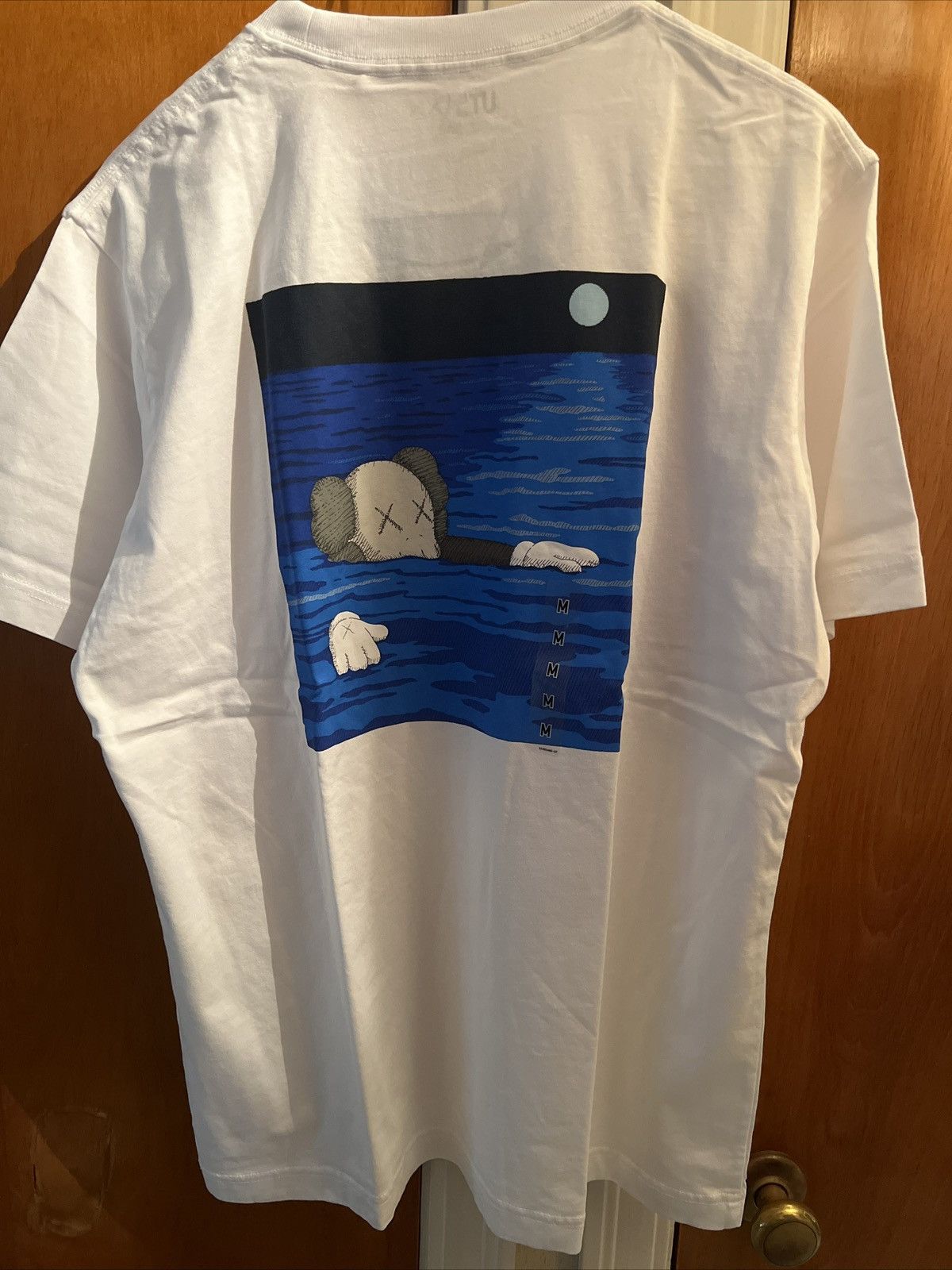 Kaws 100% Authentic FW23 KAWS X Uniqlo Short Sleeve White/Blue Size US M / EU 48-50 / 2 - 5 Thumbnail