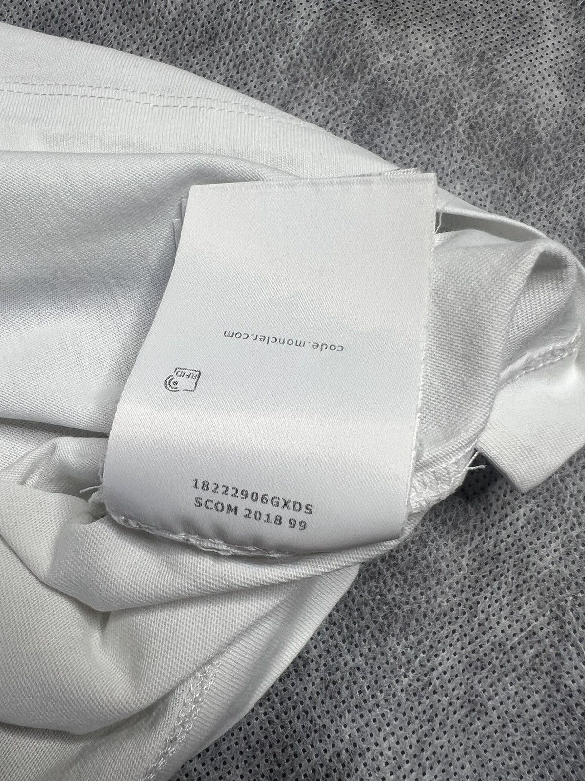 Moncler Vintage Moncler White Tee Shirt Size US M / EU 48-50 / 2 - 13 Thumbnail