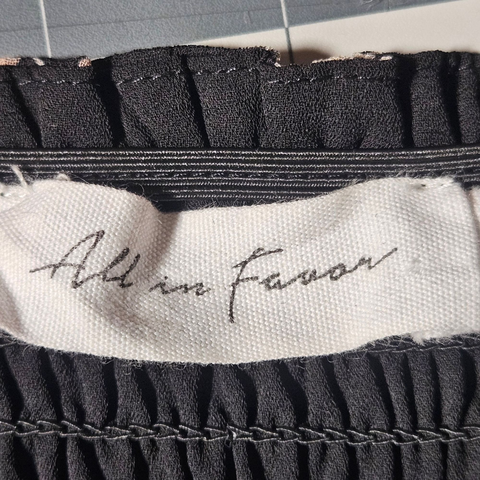 Other All In Favor Women’s Smocked Floral Blouse Black M Ruched Co Size M / US 6-8 / IT 42-44 - 4 Thumbnail