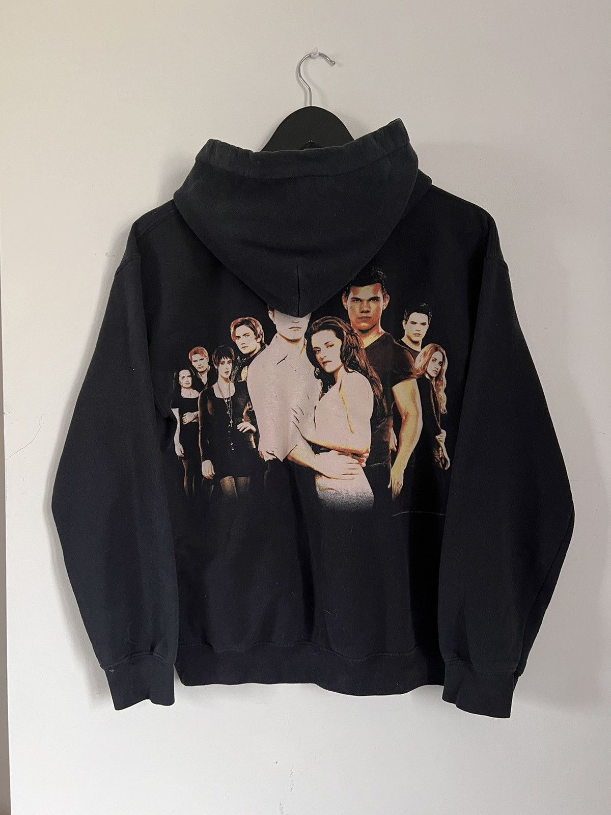 Gildan × Vintage 2011 Twilight vintage black hoodie bella edward Size US S / EU 44-46 / 1 - 2 Thumbnail