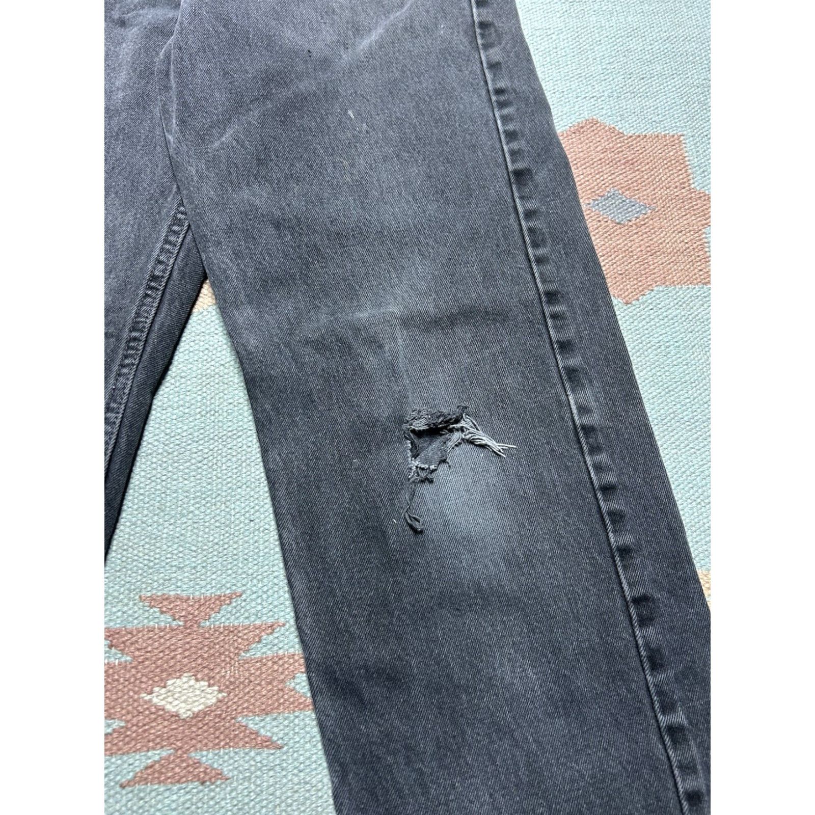 Levi's VINTAGE Levi’s 550 Jeans Mens Relaxed 30x31 Black Distressed 90s Grunge Skater Jeans Size US 30 / EU 46 - 3 Thumbnail