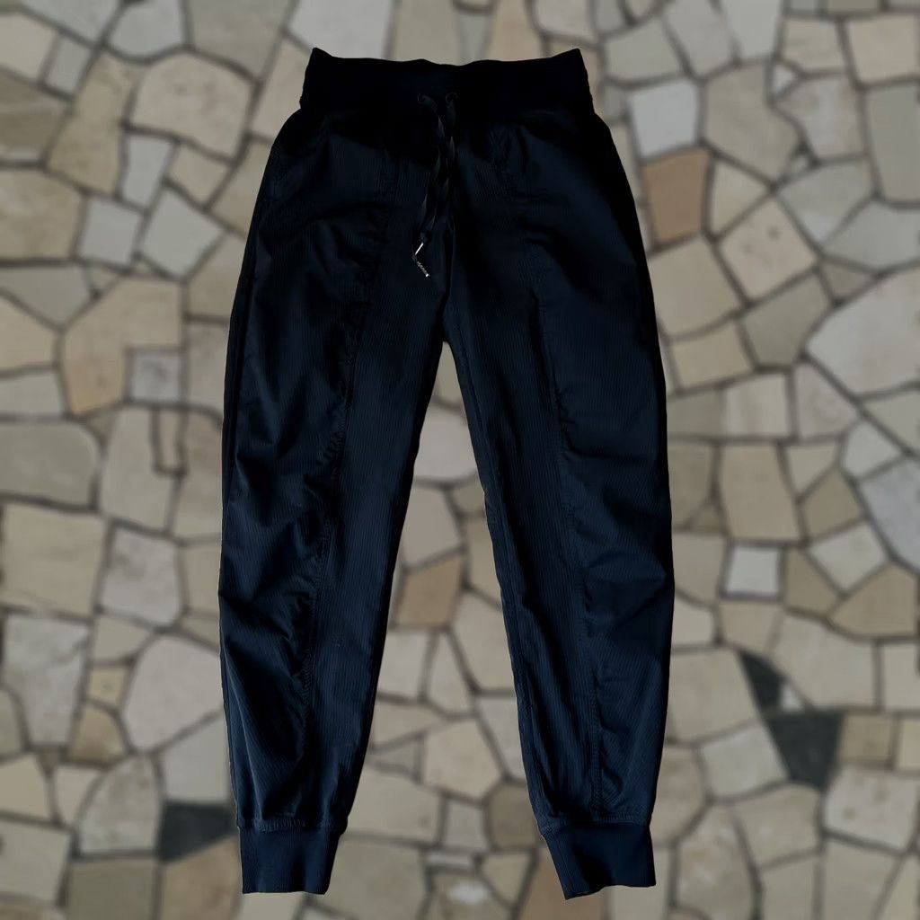 Lululemon Lululemon Dance Studio Mid-Rise Jogger Black Women’s 4 Shoes? Size 27" / US 4 / IT 40 - 1 Thumbnail