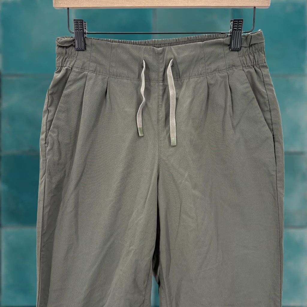 Vintage REI Cooperative Jogger Pants Womens XS Green Nylon Stretch Hiking Travel Outdoor Size 26" / US 2 / IT 38 - 1 Thumbnail