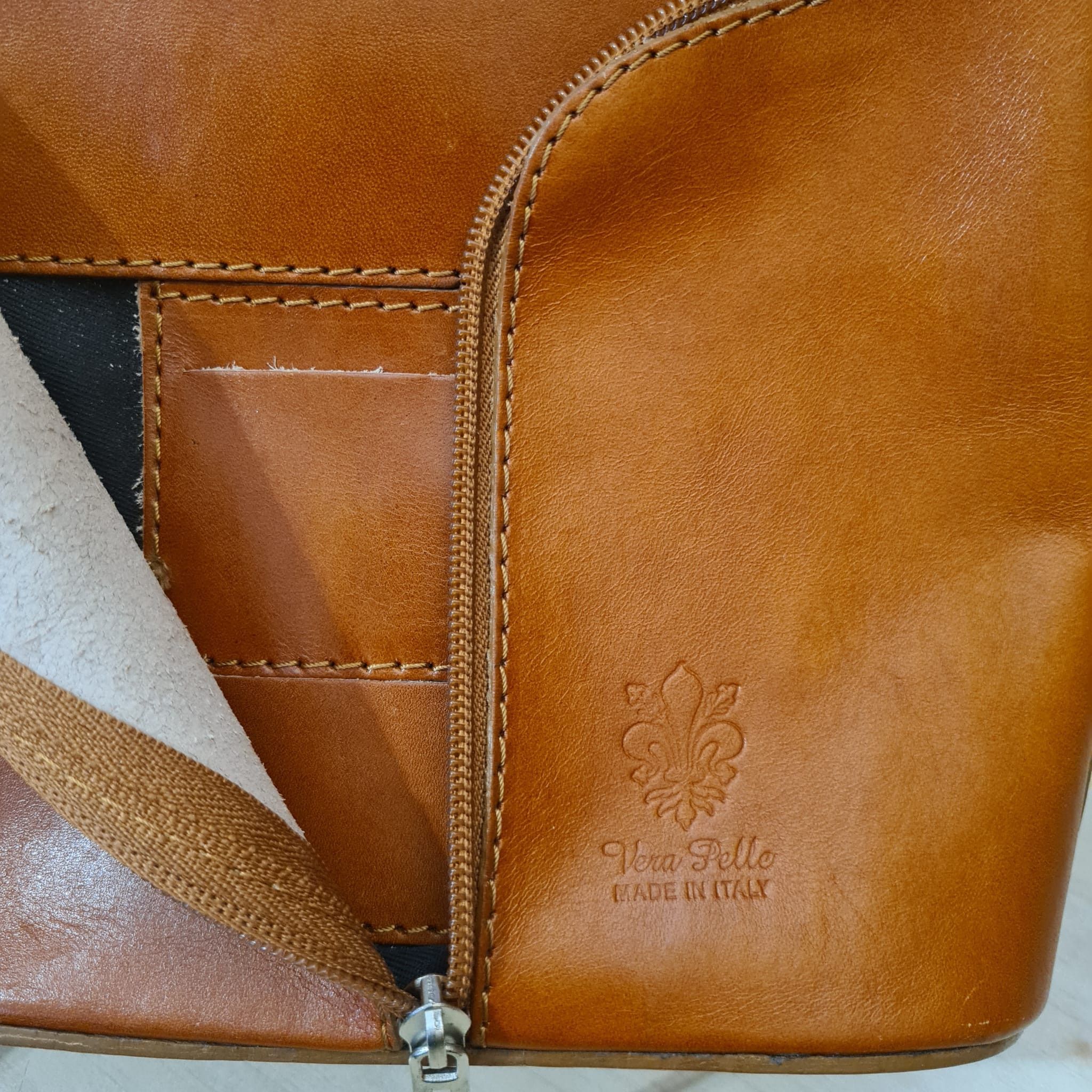 Vera Pelle Vera Pelle Vintage Genuine Leather Crossbody Bag - As New Size ONE SIZE - 6 Thumbnail