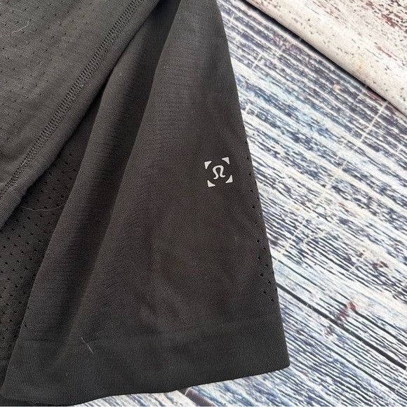 Lululemon Lululemon Women’s Black Long-Sleeve Performance Top Size M / US 6-8 / IT 42-44 - 4 Thumbnail