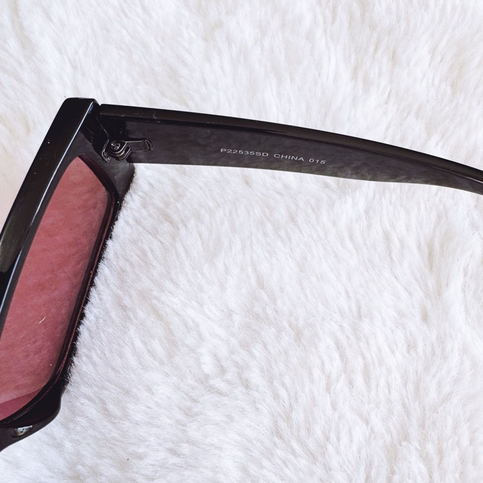 Other Abigail Black w/ Red Tint Rectangular Sunglasses Size ONE SIZE - 5 Thumbnail