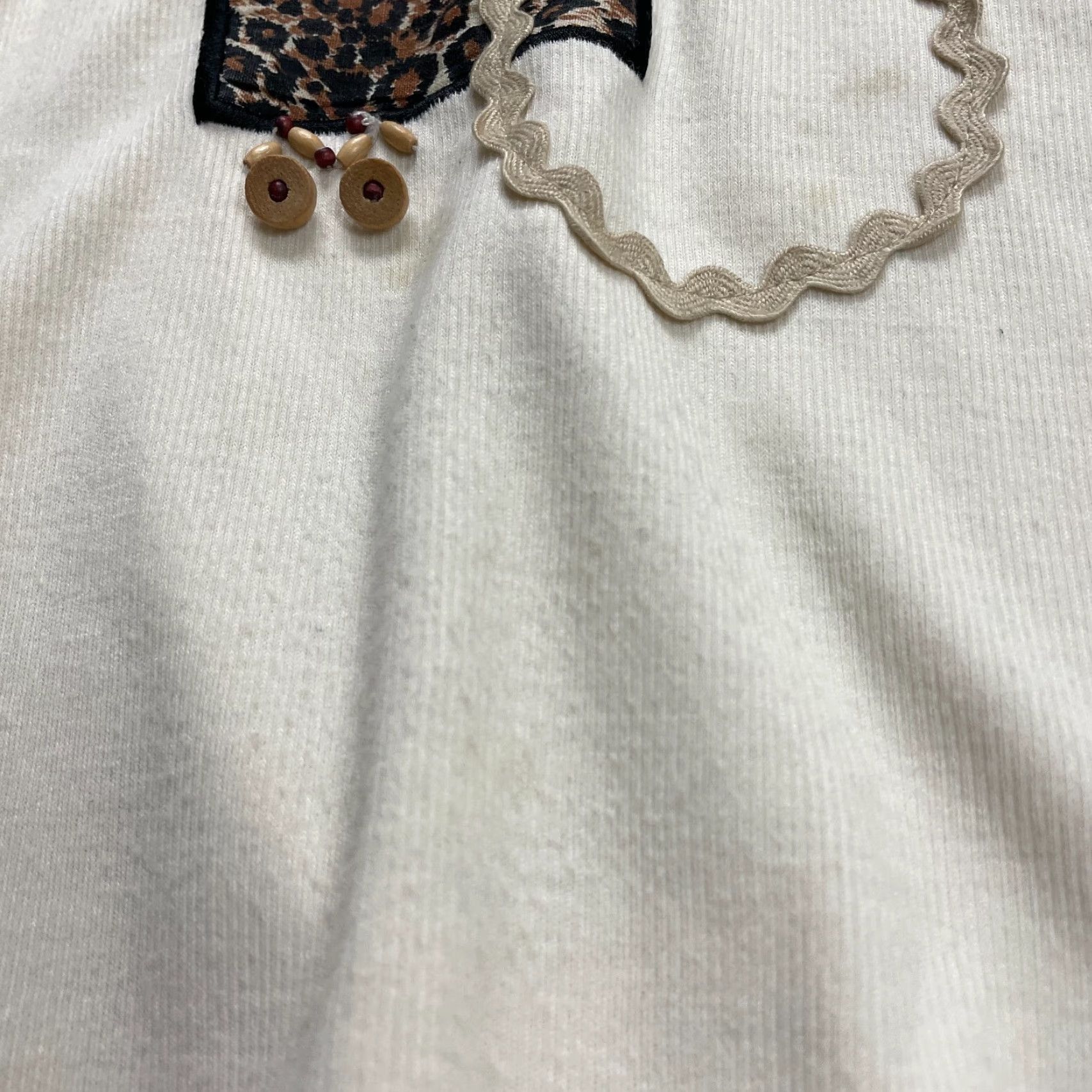 Vintage Alfred Dunner Sweatshirt Womens Medium Beige Embroidered Leopard Logo Beaded Size M / US 6-8 / IT 42-44 - 7 Thumbnail