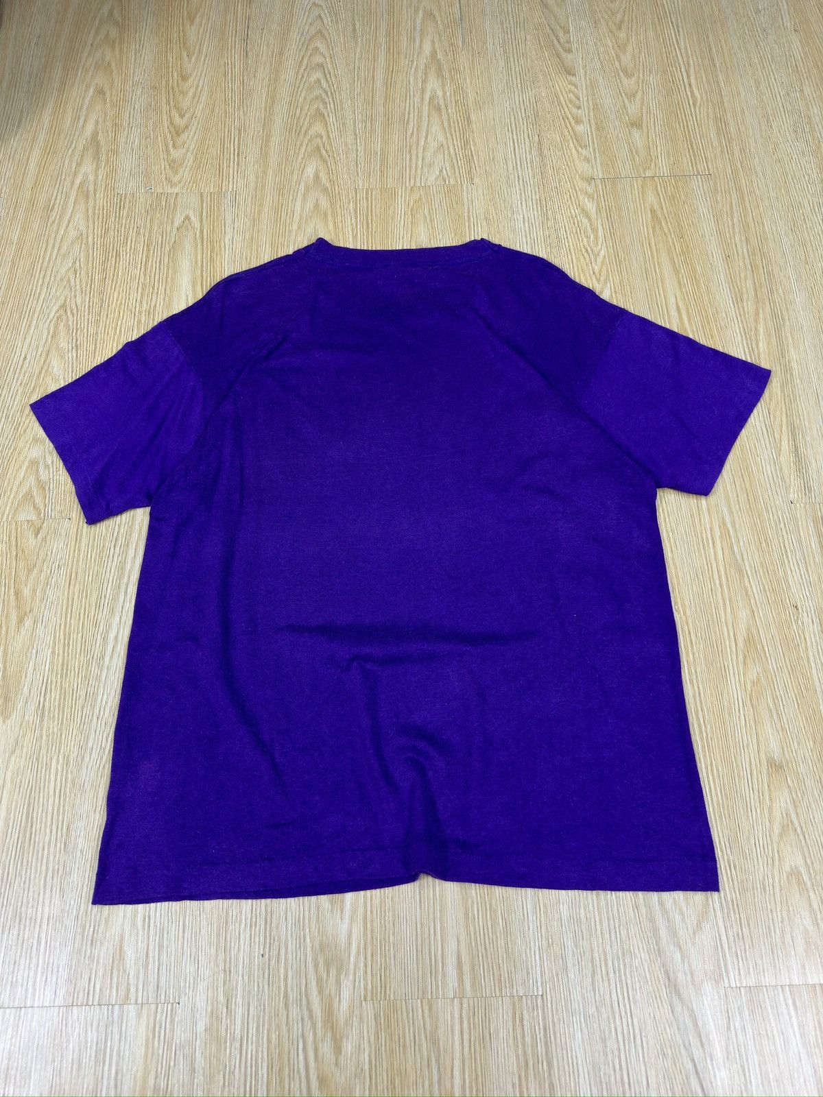 Vintage Vintage 80s NBA LA Lakers Screen Stars TShirt A894 Size US XL / EU 56 / 4 - 3 Thumbnail