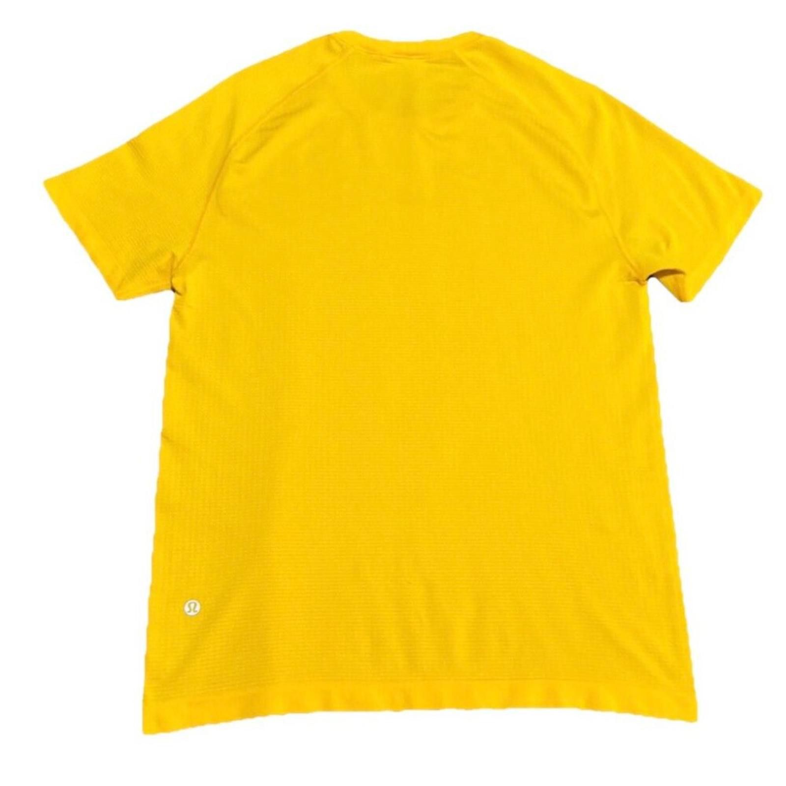 Lululemon LULULEMON METAL VENT SHORT SLEEVE SHIRT SMALL YELLOW Size US S / EU 44-46 / 1 - 1 Thumbnail