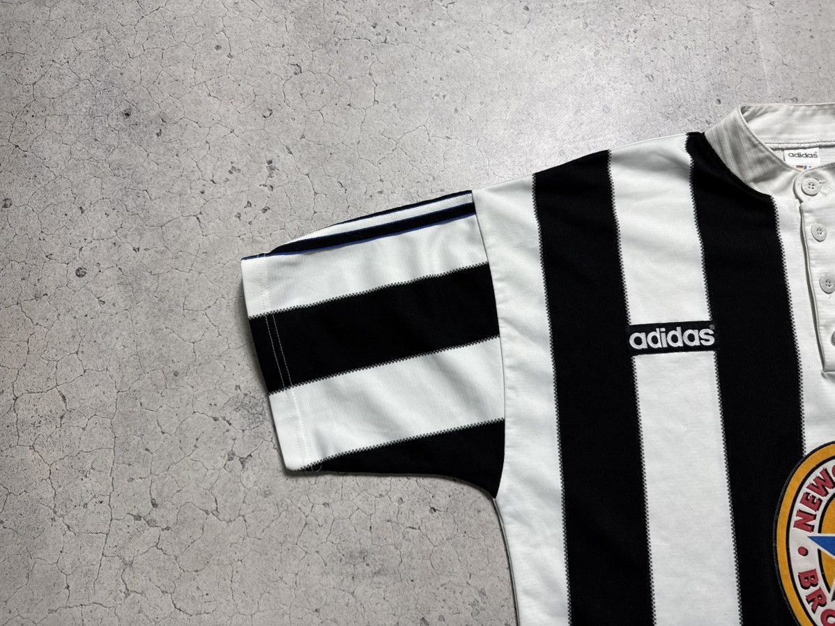 Adidas Adidas FC Newcastle United 1995/1996 Vintage Soccer Jersey Size US L / EU 52-54 / 3 - 5 Thumbnail