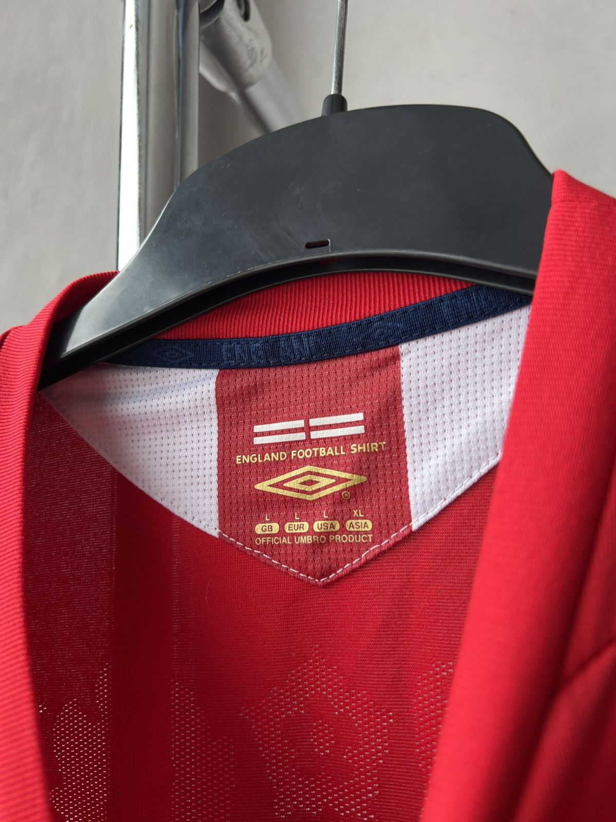 Umbro 2004/06 ENGLAND TEAM AWAY SOCCER JERSEY FOOTBALL SHIRT SZ L Size US L / EU 52-54 / 3 - 10 Thumbnail
