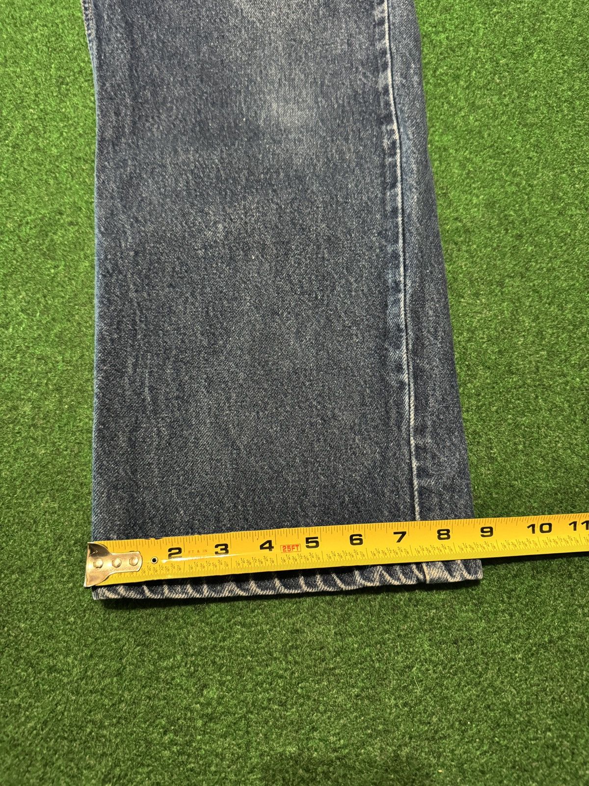 Levi's Vintage Clothing Vintage Levi’s 505 Straight Medium Wash 37x30 Denim Jeans Size US 37 - 7 Thumbnail