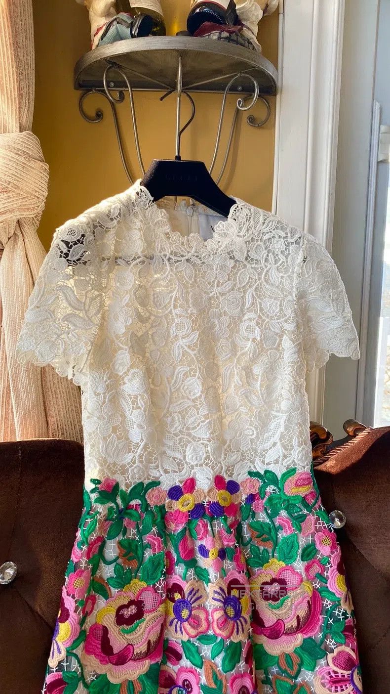 Valentino Valentino Lace dress Size S / US 4 / IT 40 - 2 Thumbnail