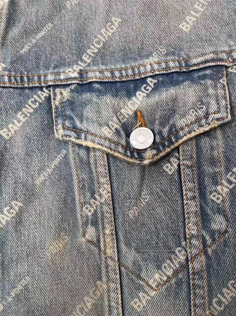 Balenciaga Balenciaga Logo Printed Distressed Lapel Single Breasted D Size US S / EU 44-46 / 1 - 3 Thumbnail