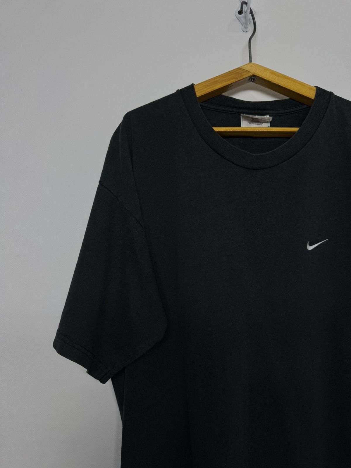 Nike Vintage Y2k Nike Swoosh Logo T-Shirt 00’s Size US L / EU 52-54 / 3 - 6 Thumbnail
