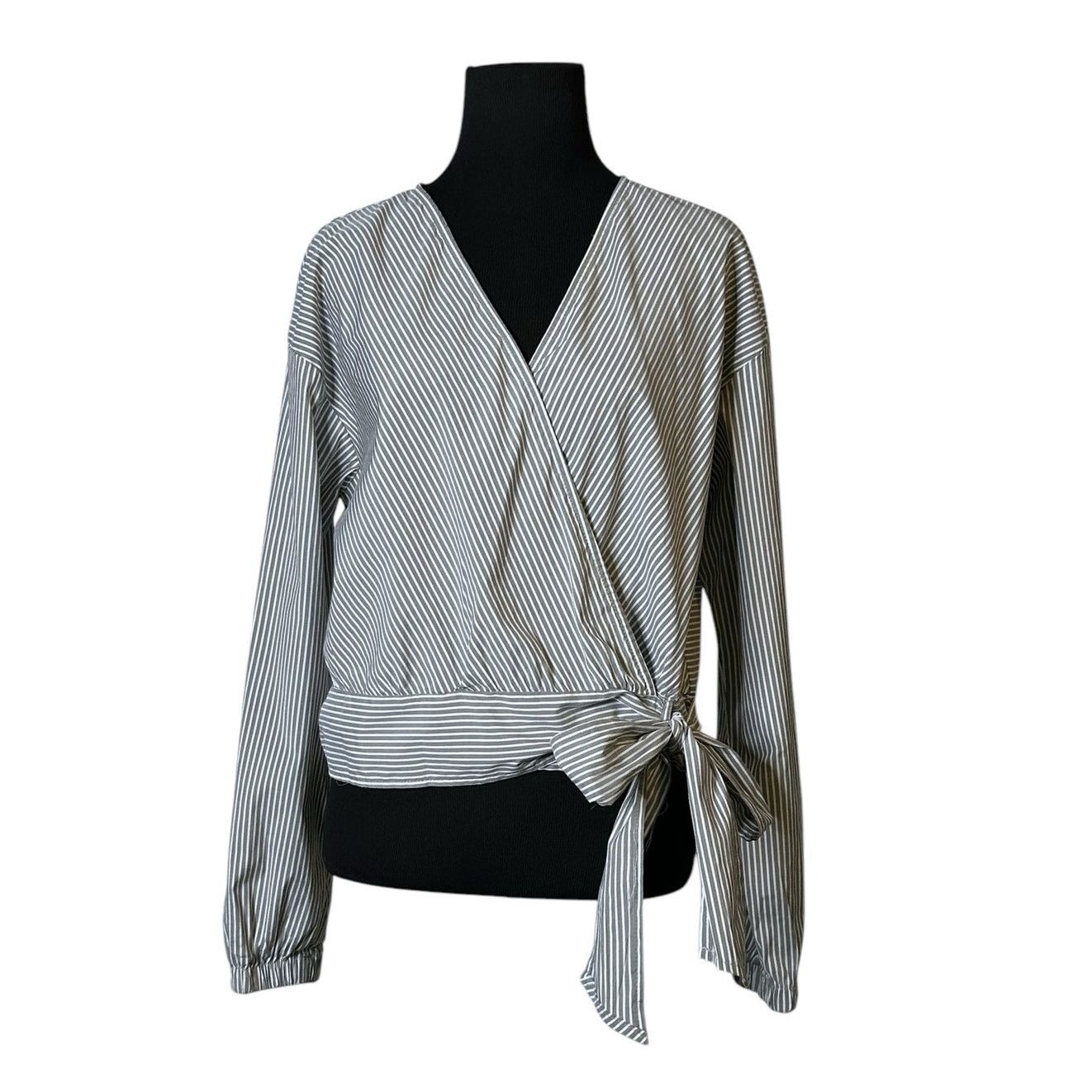 Mossimo Mossimo gray white stripes wrap blouse size Small Size S / US 4 / IT 40 - 1 Thumbnail