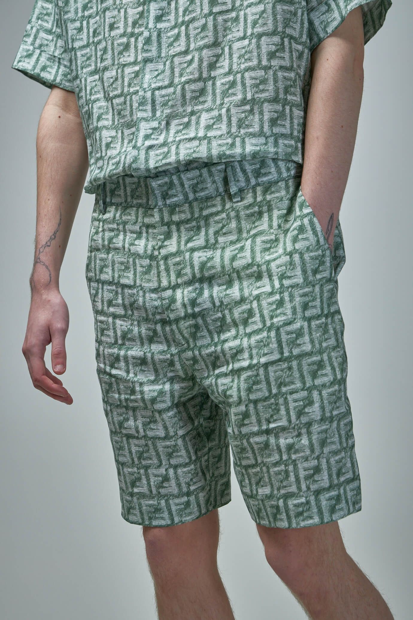 Fendi o1s1wg111025 Bermudas in Green Size US 30 / EU 46 - 3 Thumbnail