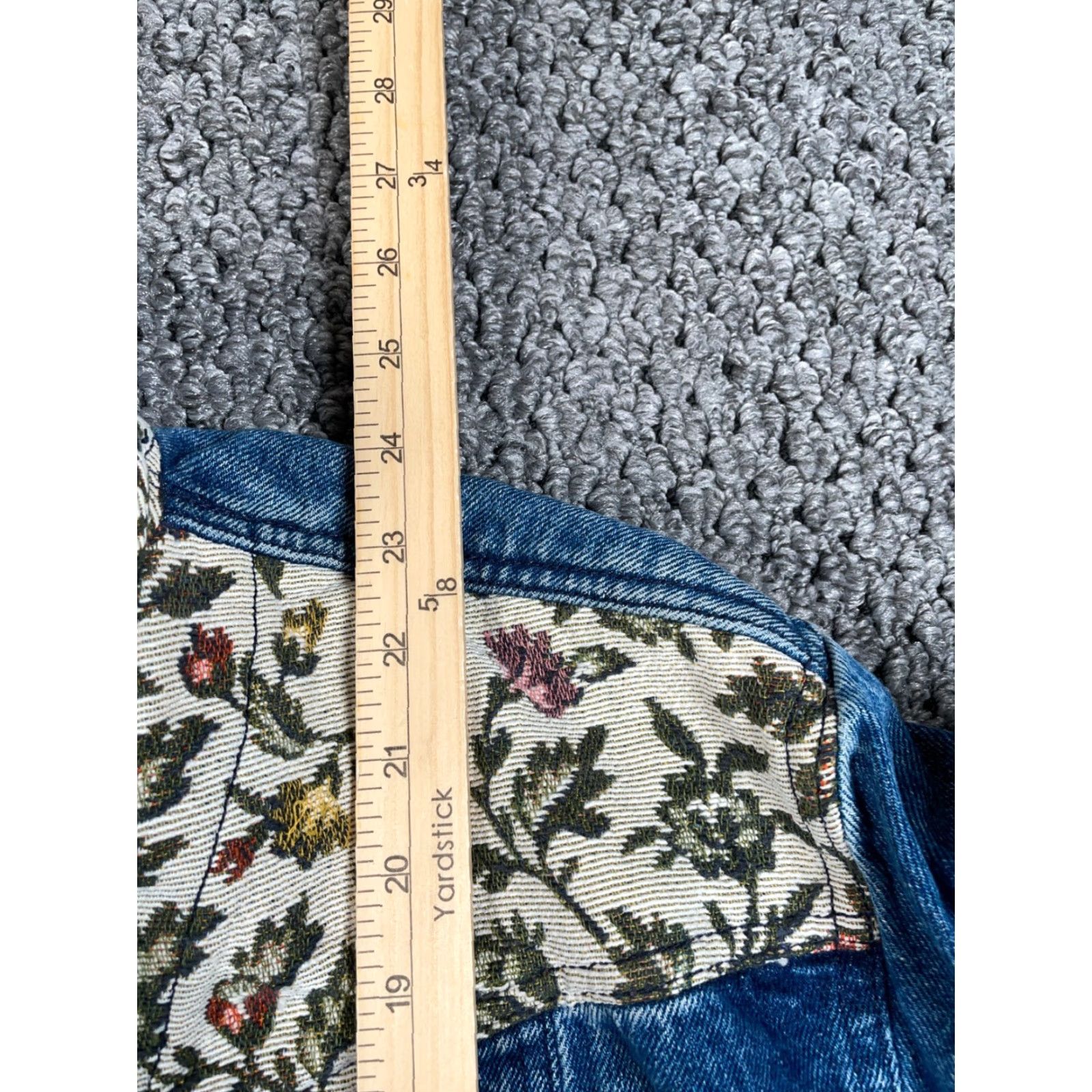 Calvin Klein VINTAGE Calvin Klein Floral Tapestry Jean Jacket Women Small Blue Denim USA Tag Size 28" / US 6 / IT 42 - 7 Thumbnail