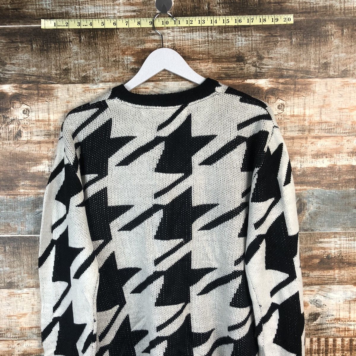 Vintage DLL H.O.B White Black star sweatshirt Knitwear #C037 Size US L / EU 52-54 / 3 - 14 Thumbnail