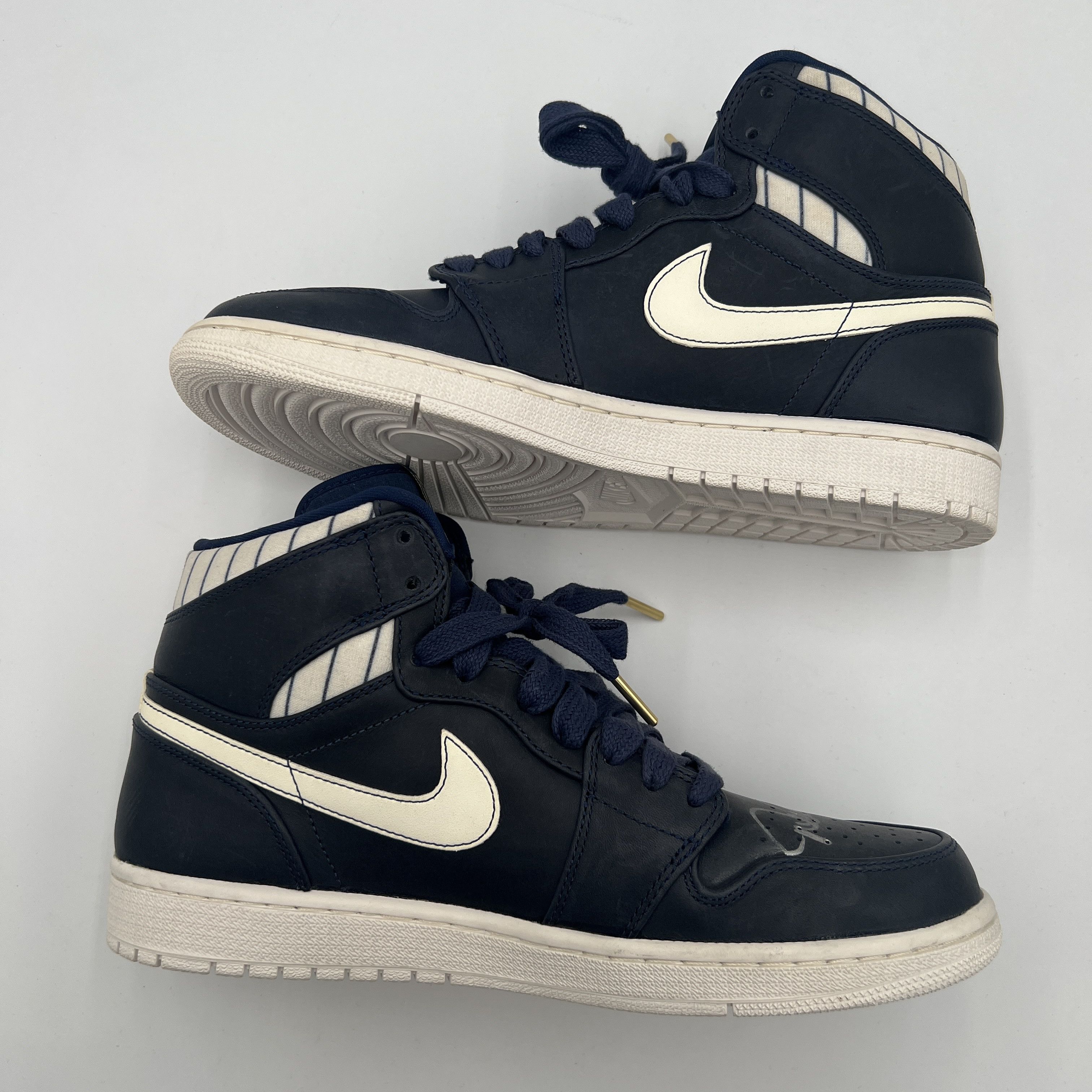 Jordan Brand × New York Yankees × Nike Jordan 1 Derek Jeter RE2PECT SIGNED COA Rare Nike Sneakers Size US 11 / EU 44 - 5 Thumbnail