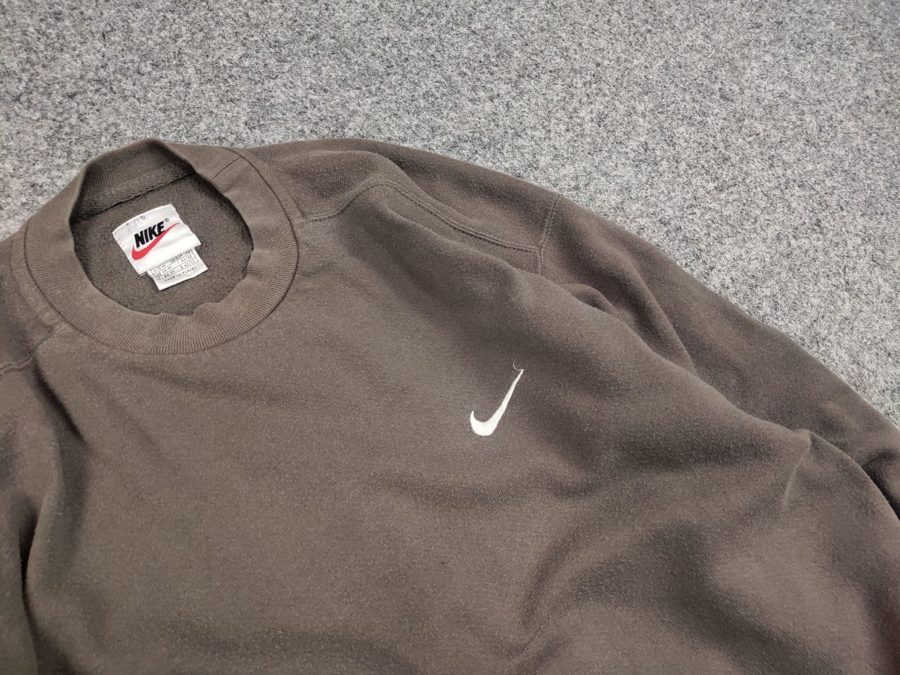 Nike Vintage 90's Nike Logo Khaki Faded Square Sweathsirt USA Size US M / EU 48-50 / 2 - 11 Thumbnail
