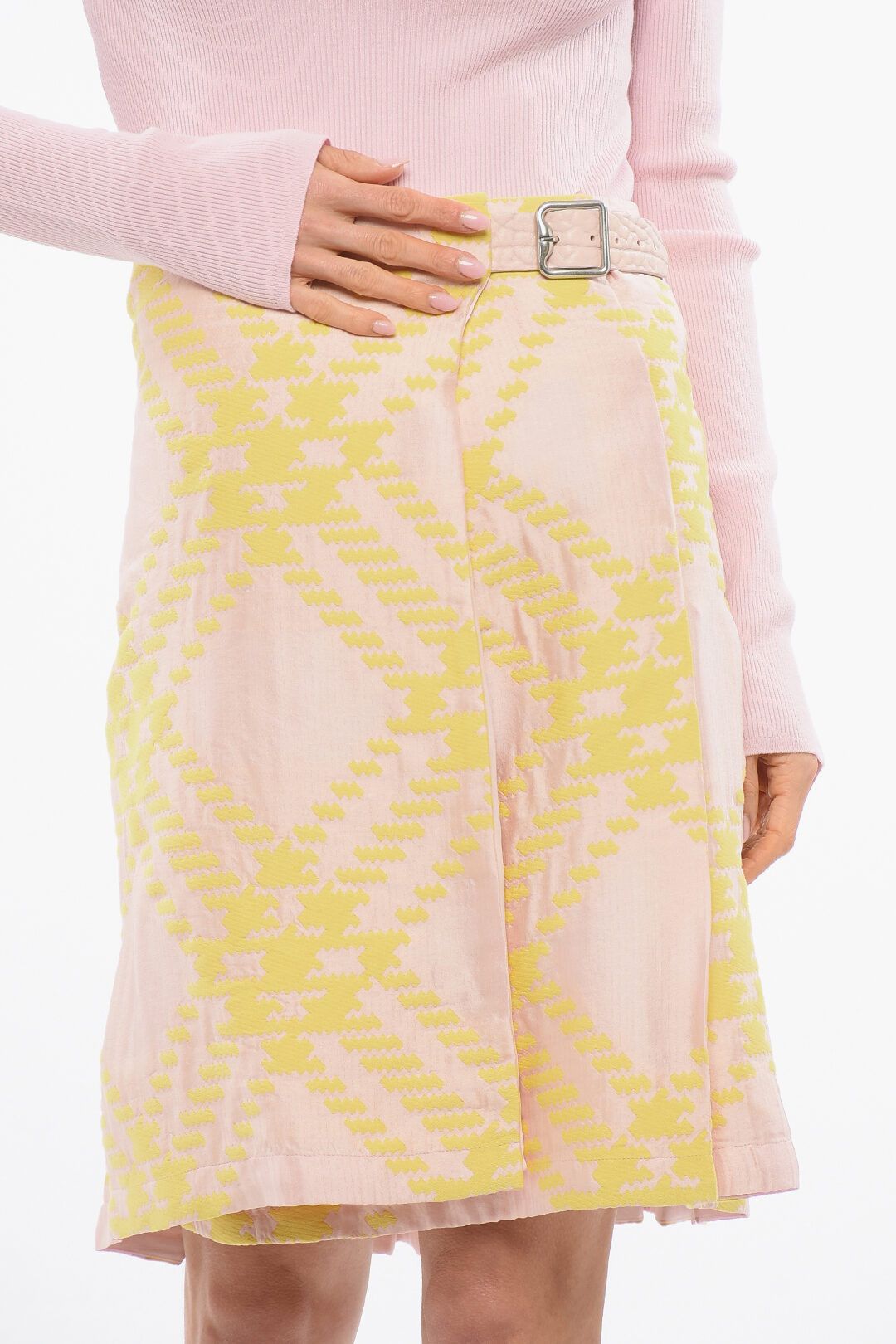 Burberry og1mm1225 Pleated Mini Skirt in Pink Size 25" / US 0 / IT 36 - 2 Thumbnail