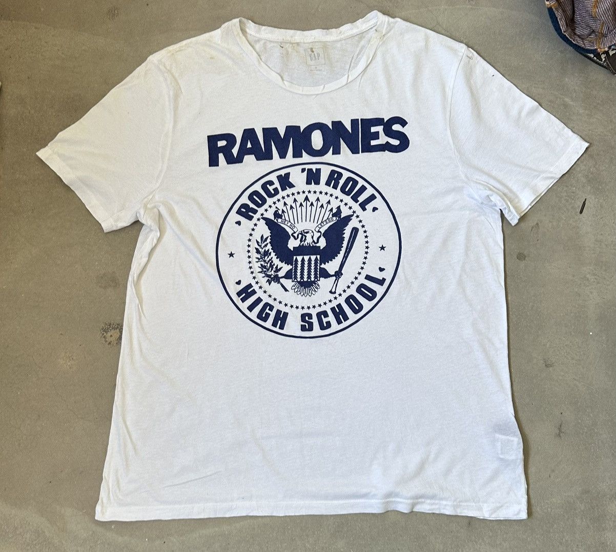 Gap GAP X RAMONES HIGH SCHOOL TEE Size US XL / EU 56 / 4 - 1 Thumbnail