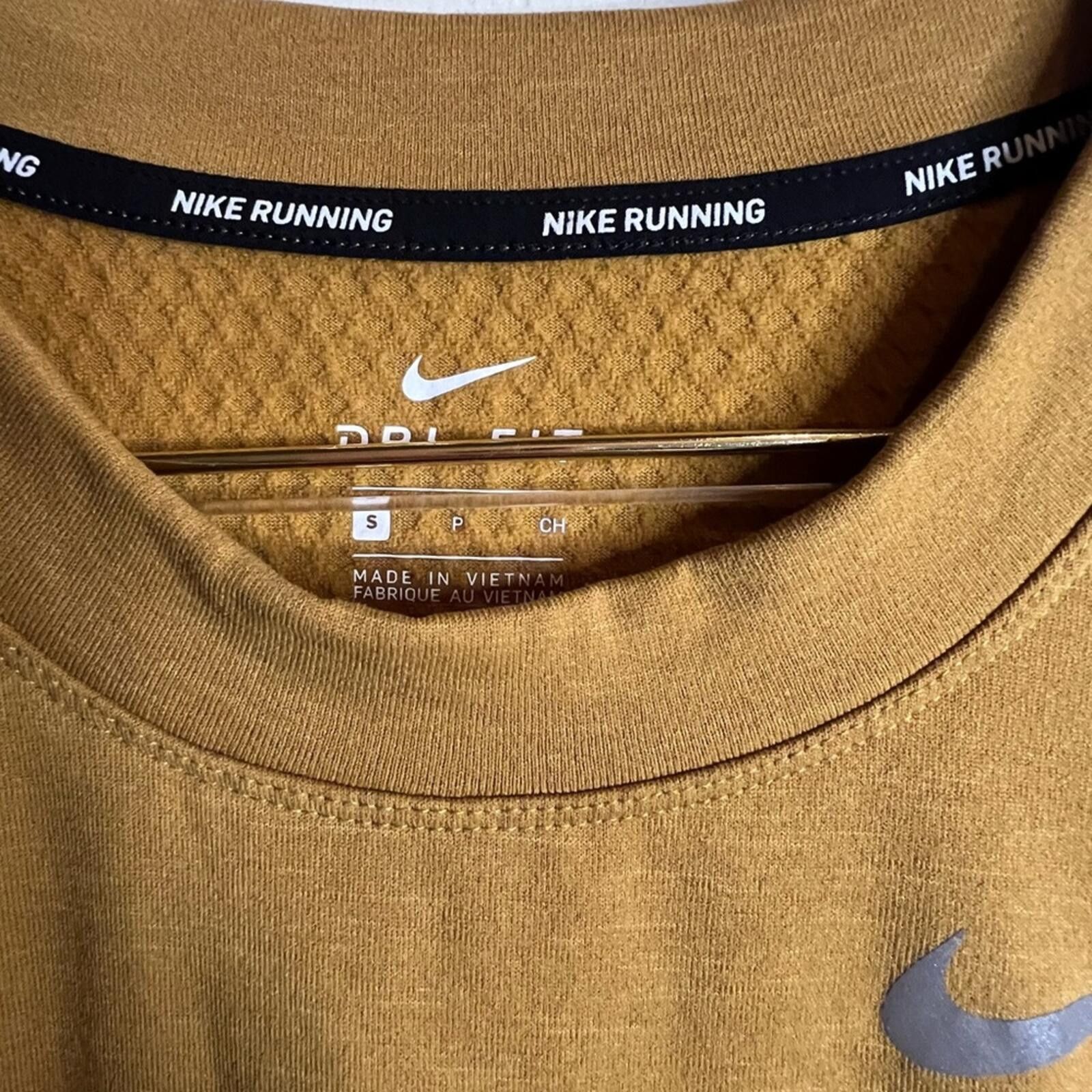 Nike Nike Mustard Color Block Crew Neck pullover sweater small Size S / US 4 / IT 40 - 2 Thumbnail