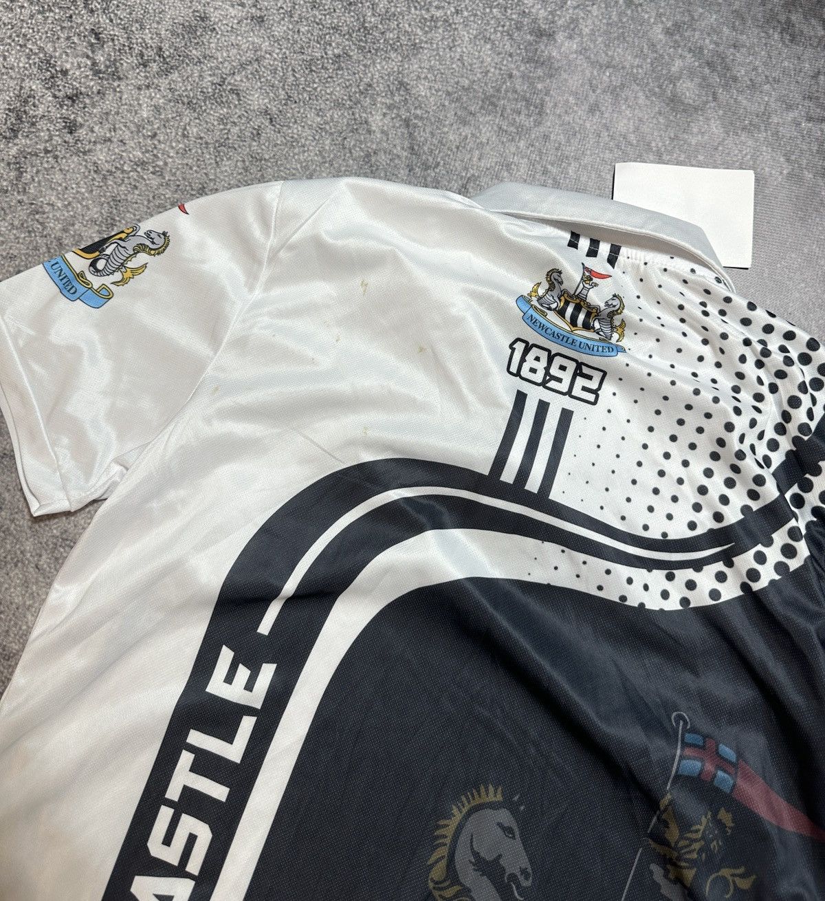 Vintage Vintage New Castle Logo Jersey Rare Streetwear Soccer M Size US M / EU 48-50 / 2 - 5 Thumbnail
