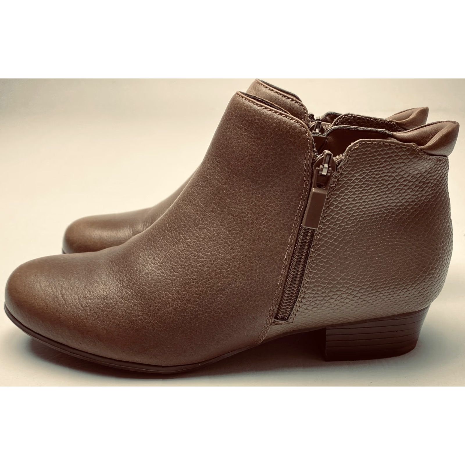 Vintage Trotters Major Bootie 8WW Extra Wide Taupe Snake Ankle Dual Zip Round Toe Womens Size US 8 / IT 38 - 4 Thumbnail