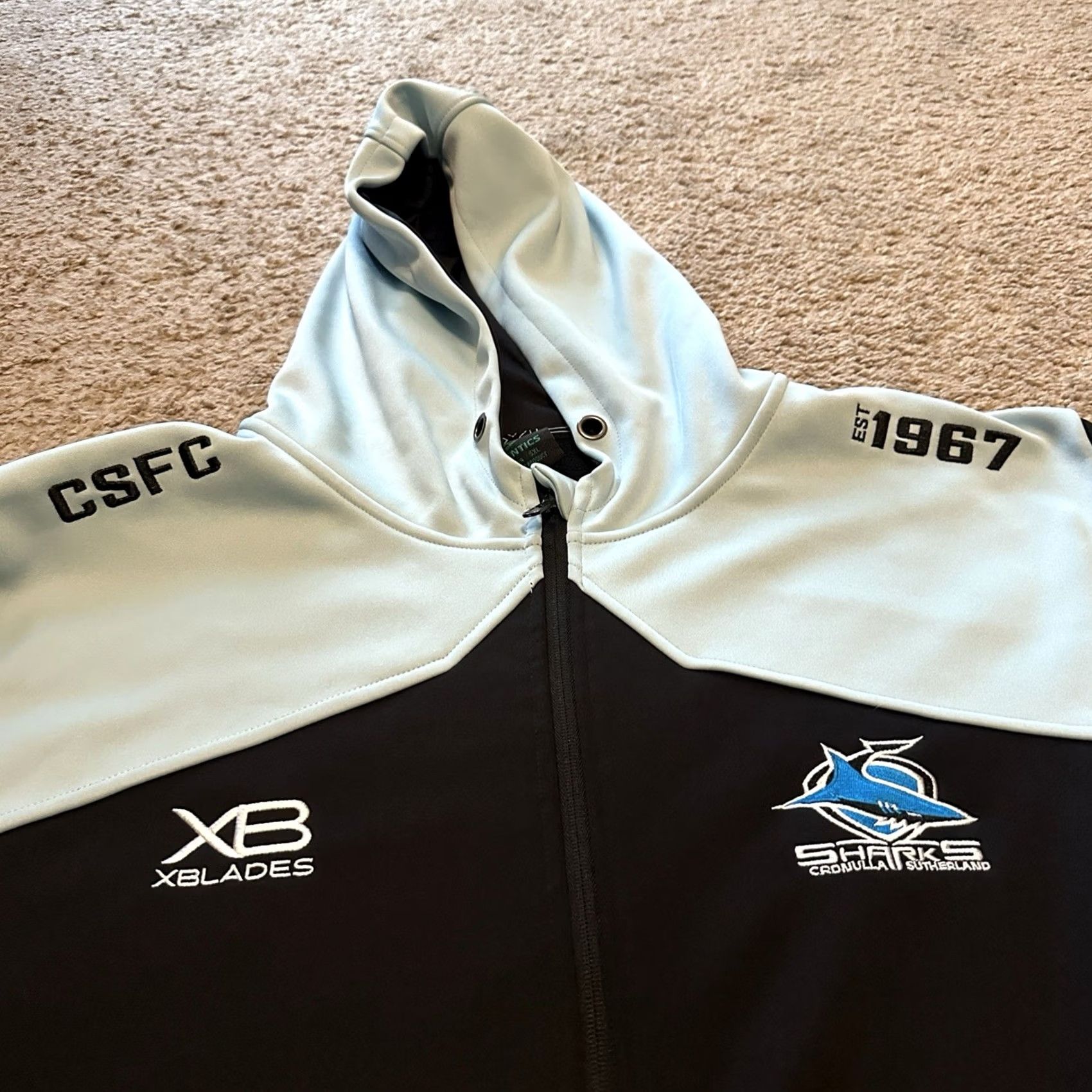Vintage VINTAGE Cronulla-Sutherland Sharks Hoodie NRL Men 5XL Black Full Zip Logo Issued Rugby Fans Clothing Size US XXL / EU 58 / 5 - 2 Thumbnail