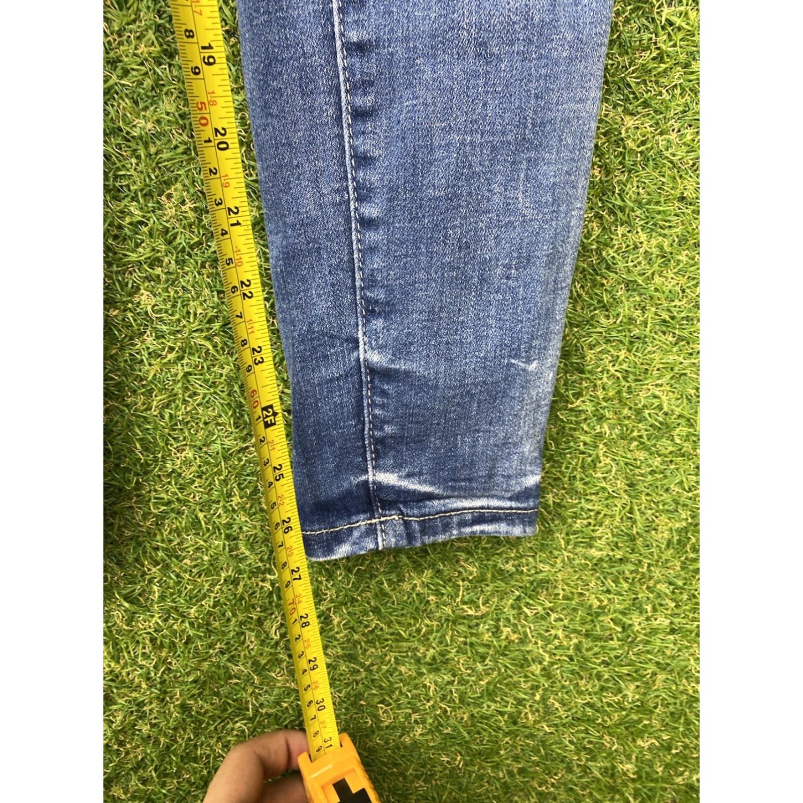 Vintage Judy Blue Jeans Womens Skinny 26x27 Mid Rise Medium Wash Distressed Stretch 26 Jeans Womens Size 26" / US 2 / IT 38 - 6 Thumbnail