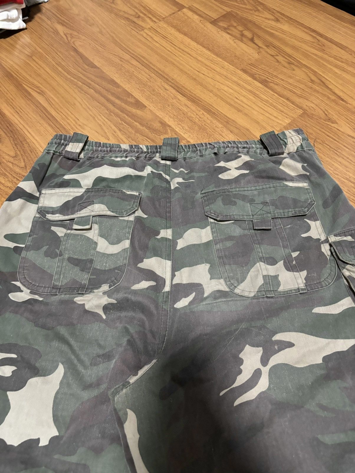 Vintage Faded Military Camo Cargo Shorts Size US 33 - 11 Thumbnail