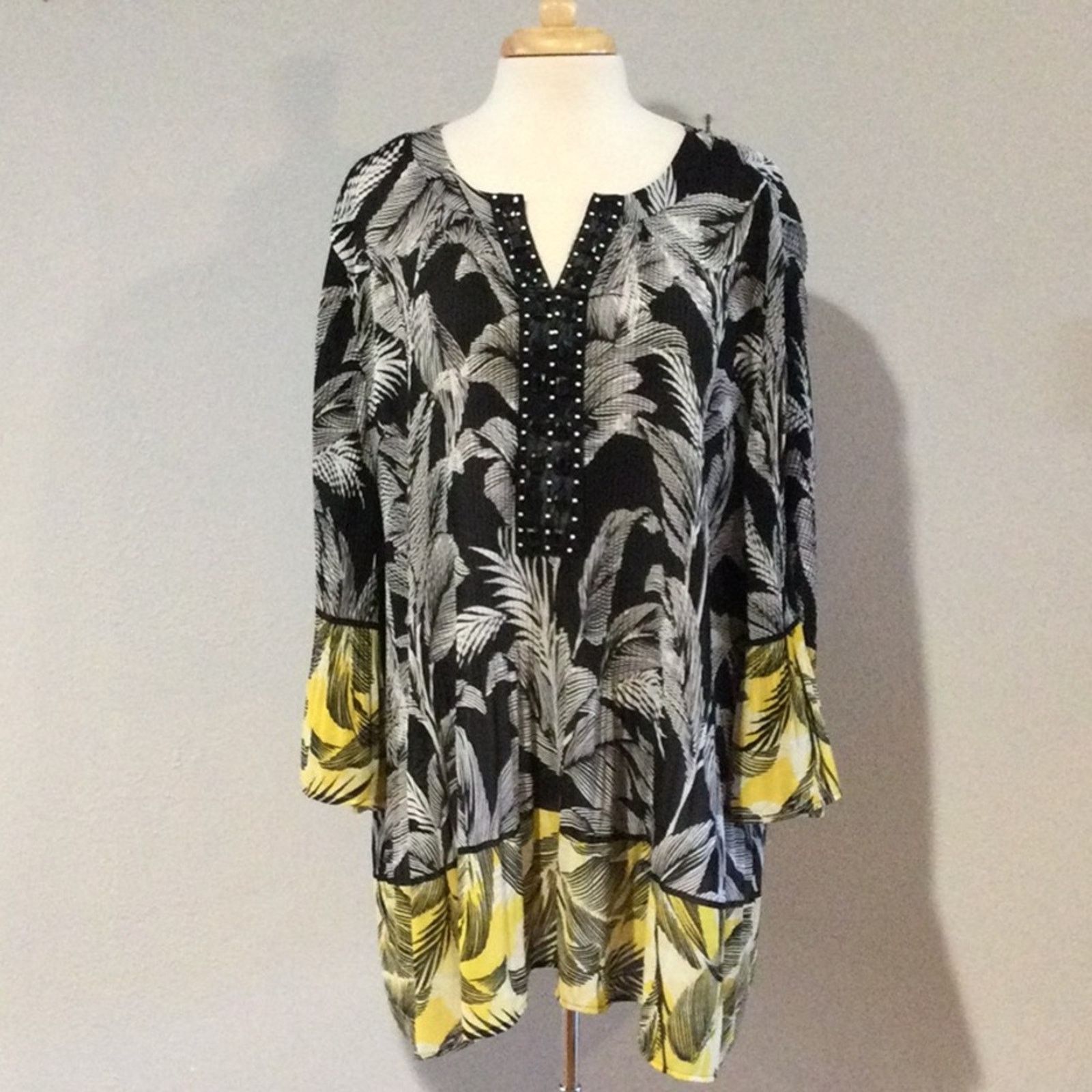 Other Catherines Multicolor Stretch Beaded Blouse Size 3X 26/28W Size 3XL / US 20-22 - 1 Thumbnail