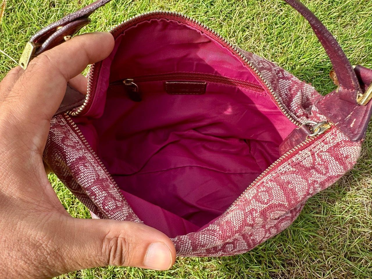 Dior Authentic Christian Dior Trotter Burgundy Monogram Pochette Size ONE SIZE - 4 Thumbnail