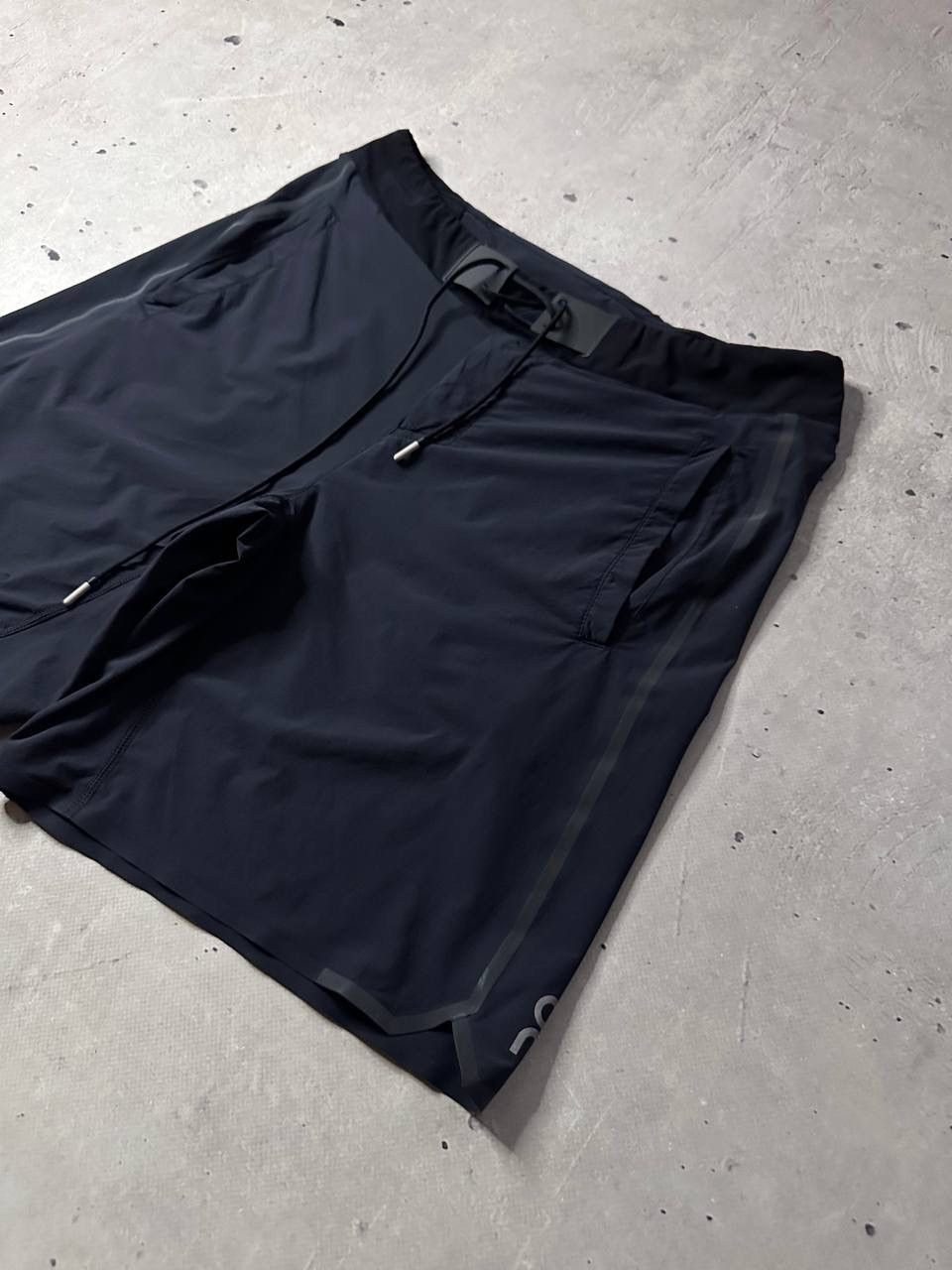 On On Running Hybrid Shorts Men’s S Lightweight Stretch Black Size US 30 / EU 46 - 2 Thumbnail