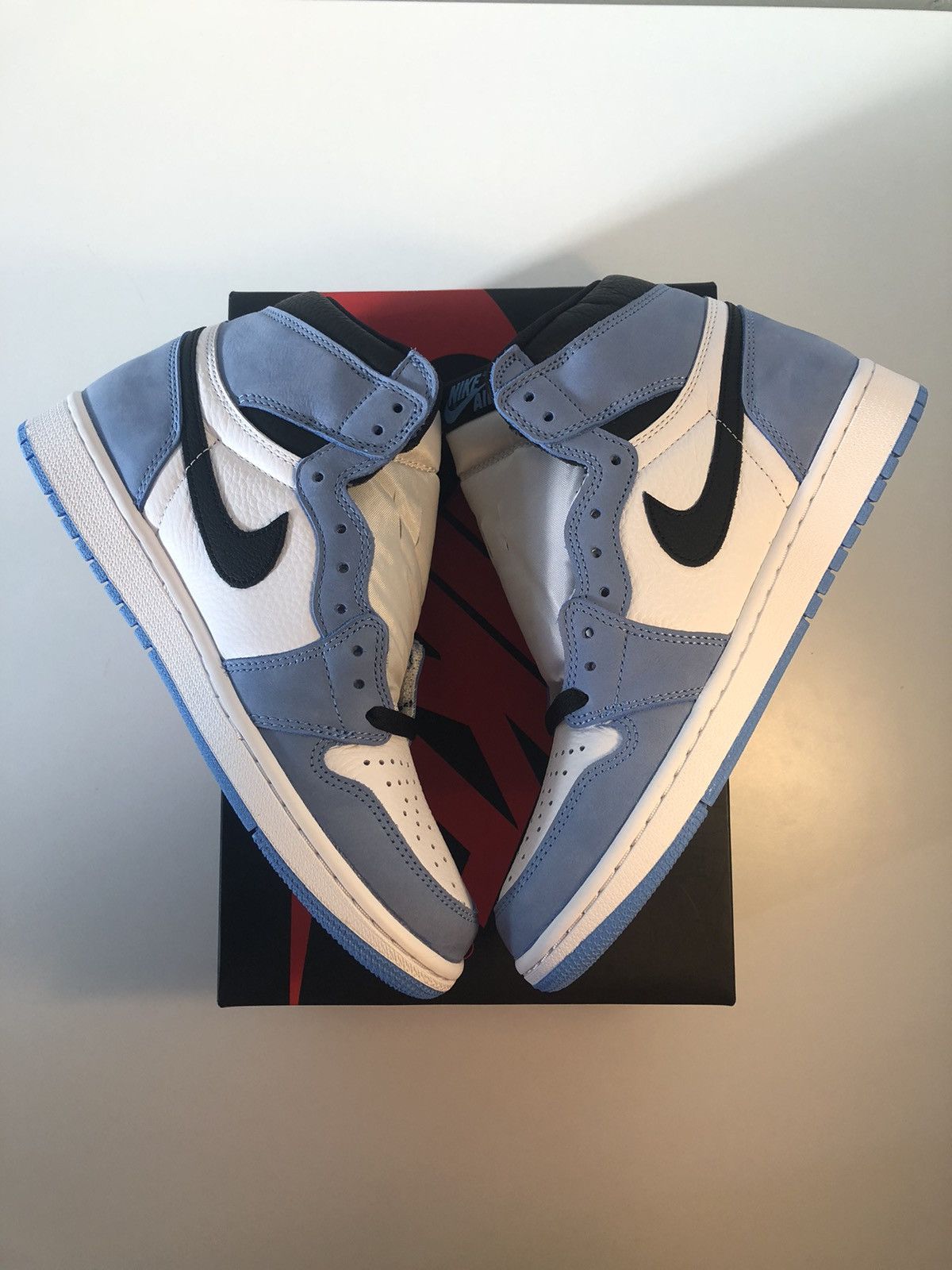 Jordan Brand × Nike Jordan 1 Retro High OG University Blue Size US 8.5 / EU 41-42 - 4 Thumbnail