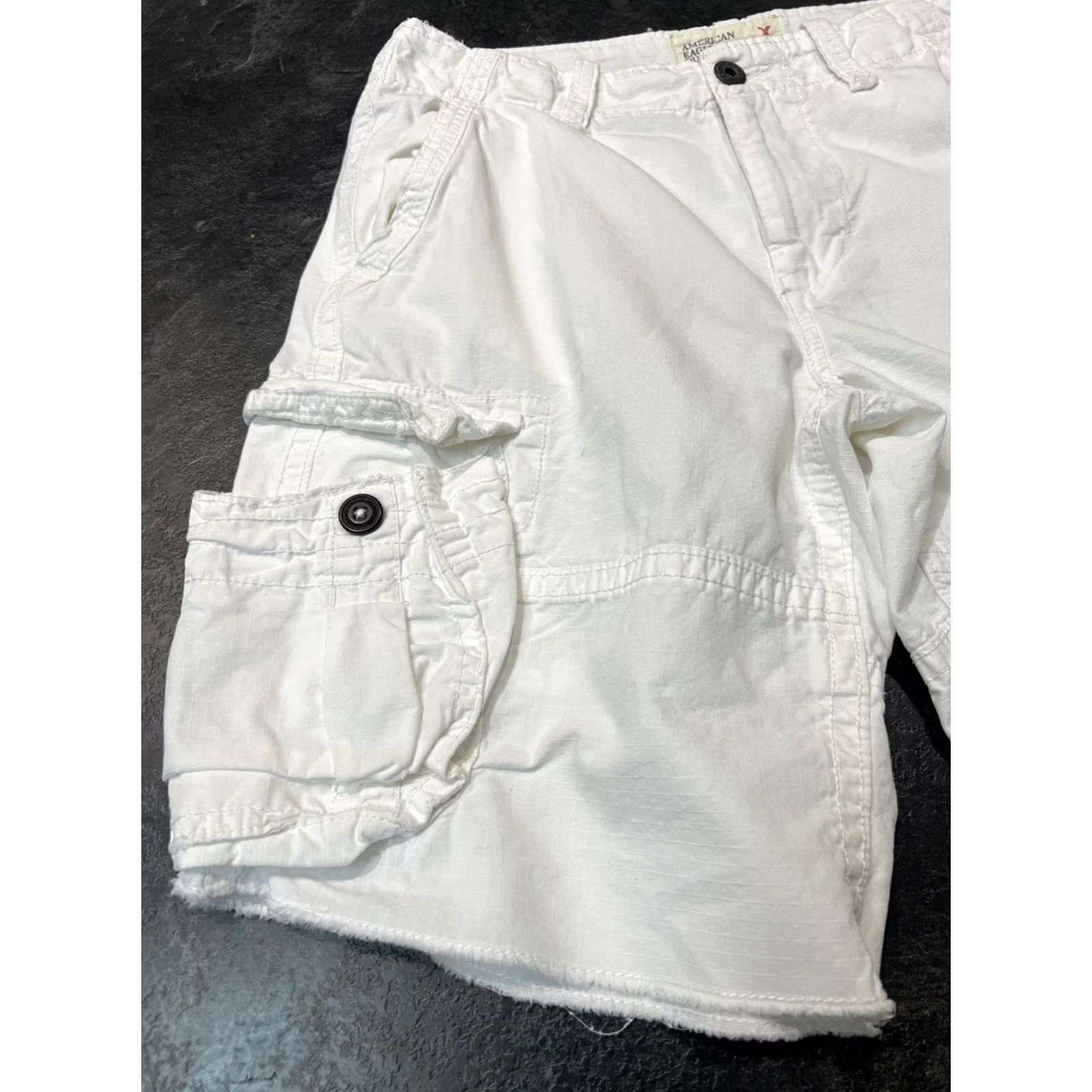 American Eagle Outfitters American Eagle Outfitters Classic Cargo Shorts Mens Size 30 White 10” Inseam Size US 30 / EU 46 - 2 Thumbnail