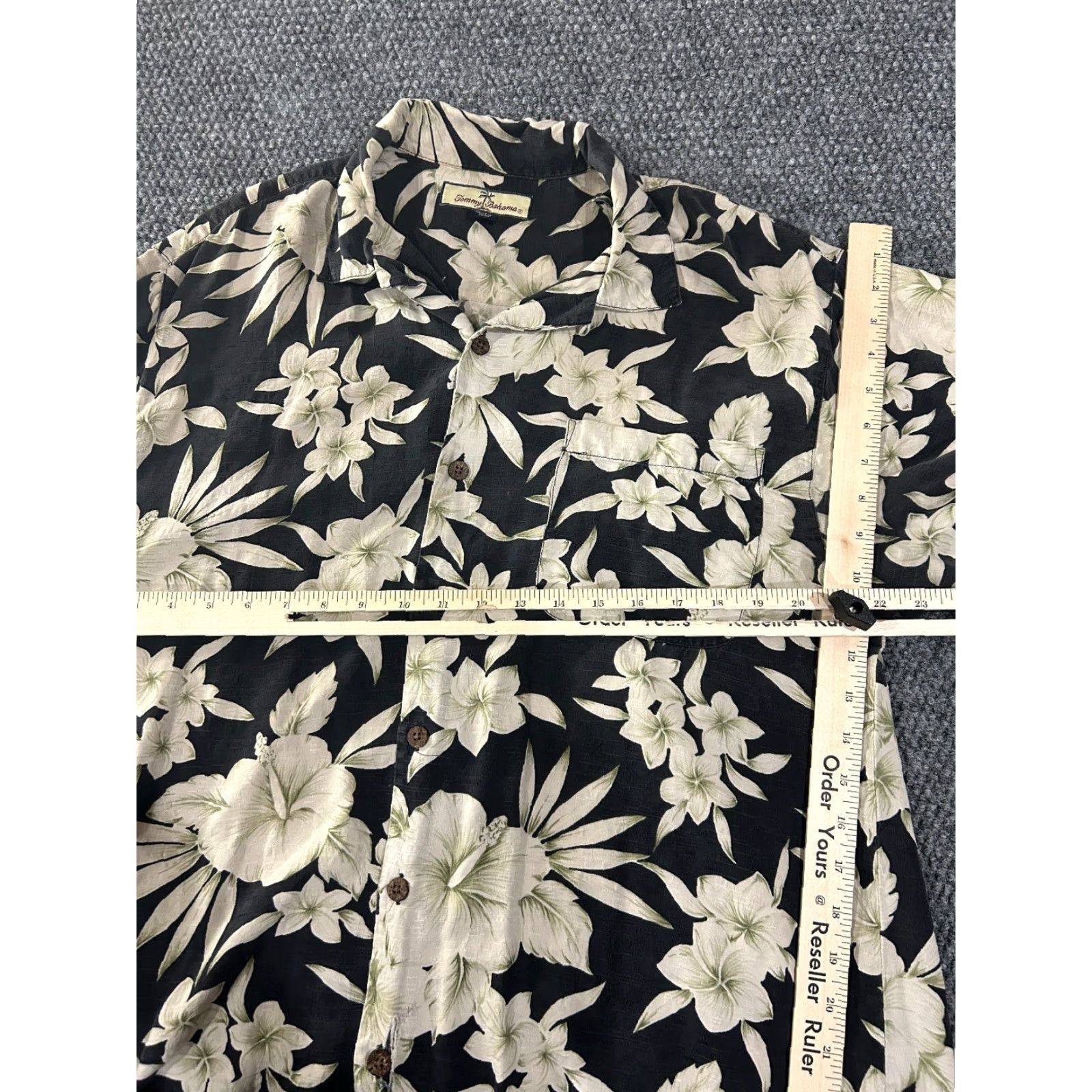 Tommy Bahama Tommy Bahama Hawaiian Shirt Mens Medium Black Cream Floral Silk Camp Vacation Button-Up Short Sleeve, M, Black, Floral, Silk, Tom… Size US M / EU 48-50 / 2 - 4 Thumbnail